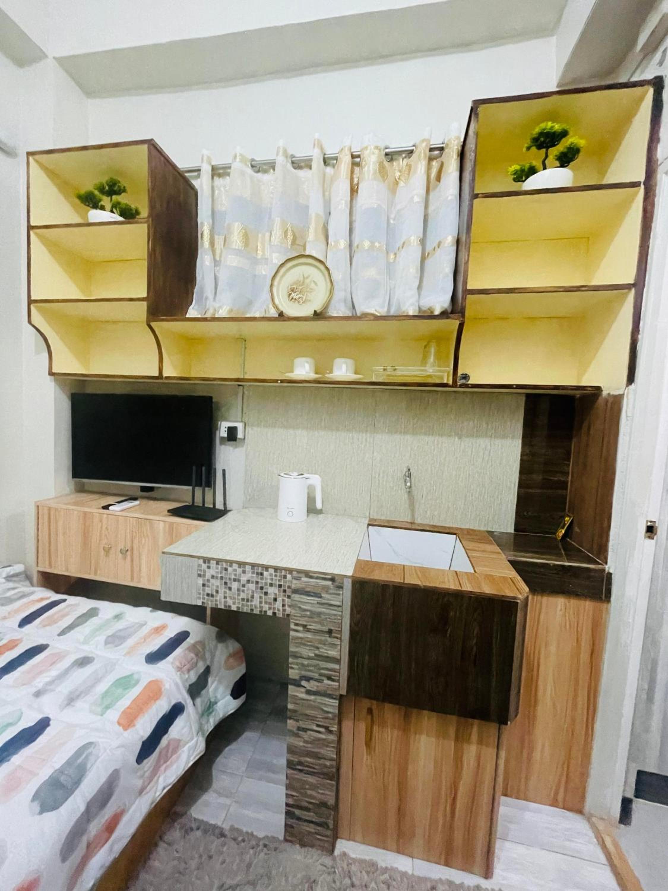 Cozy Solo Unit with Aircon , Wifi, Free Parking at Sonia's Island Stay view 2