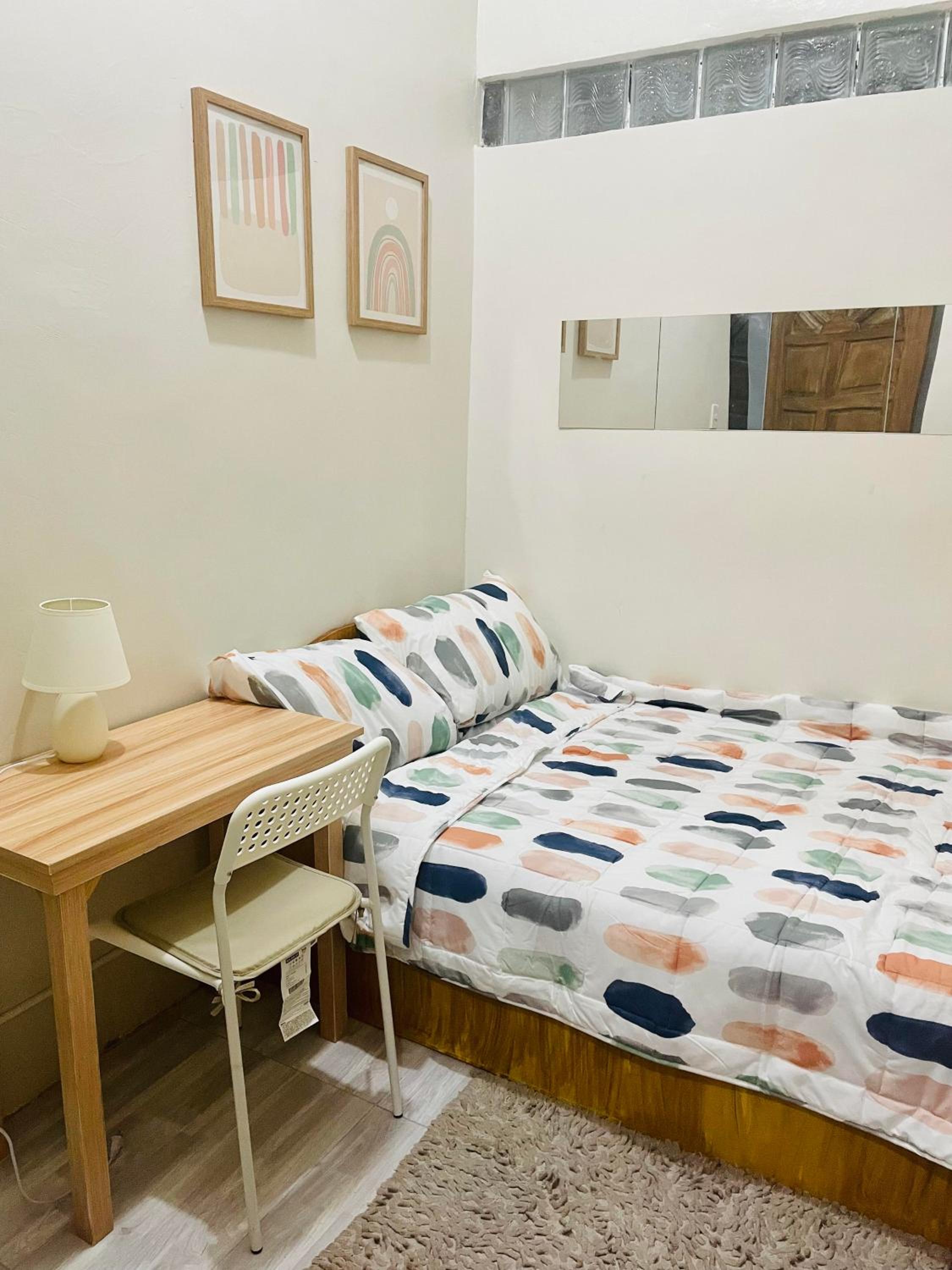 Cozy Solo Unit with Aircon , Wifi, Free Parking at Sonia's Island Stay view 4