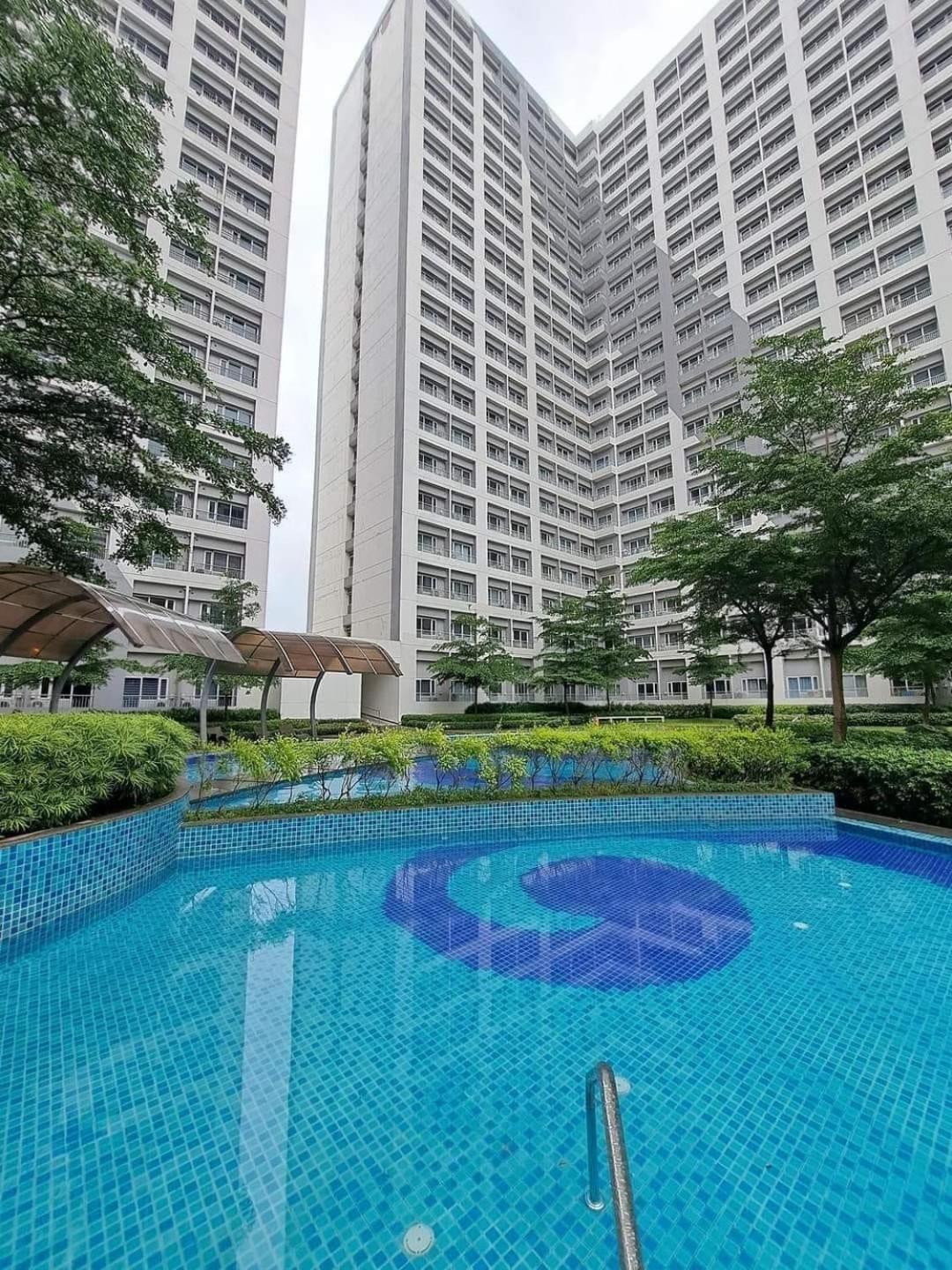 Grace Residences Pool View Free Wi-Fi near BGC and McKinley view 2