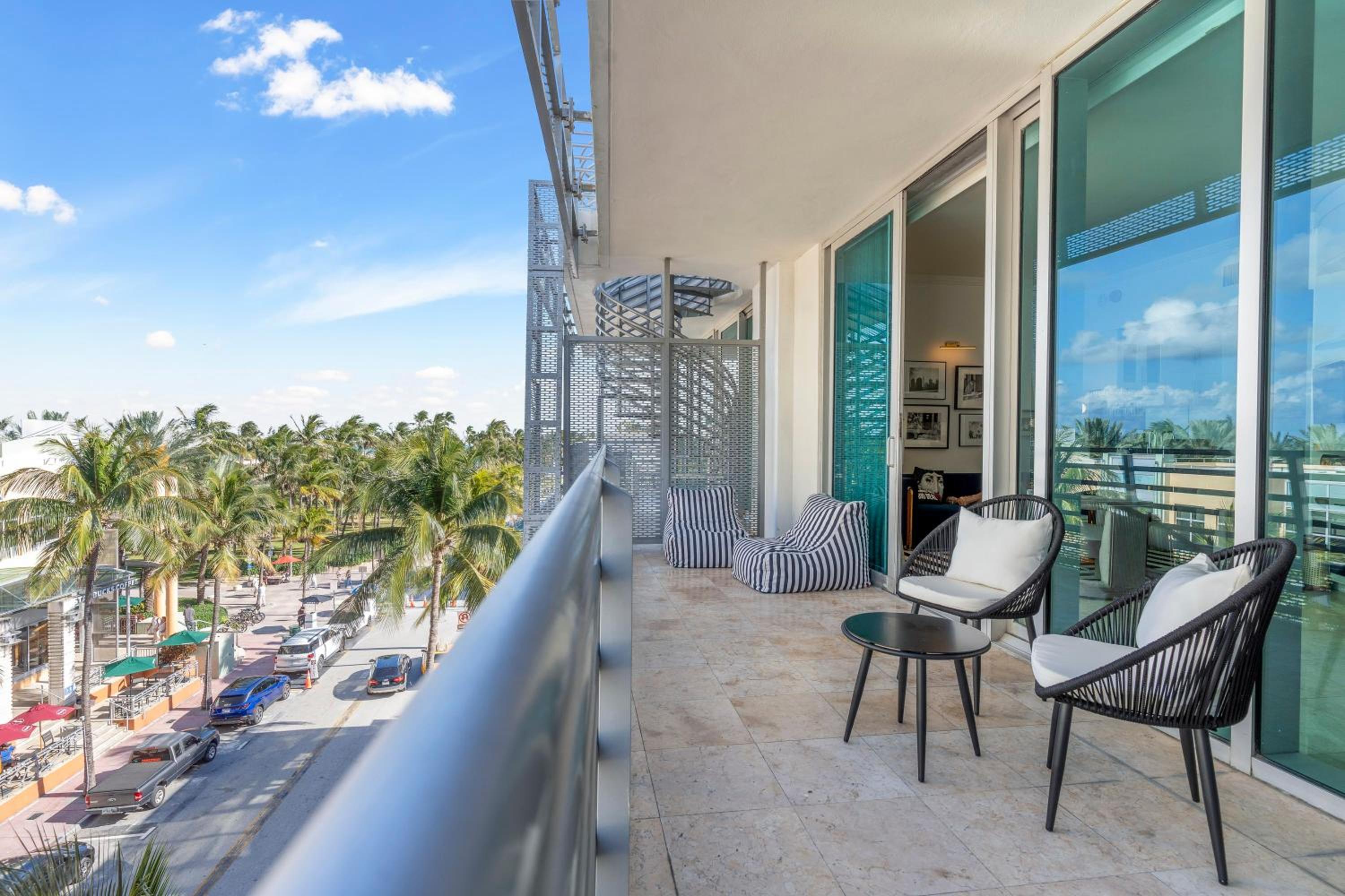 Chasing Waves - Penthouse with private Hot tub view 4