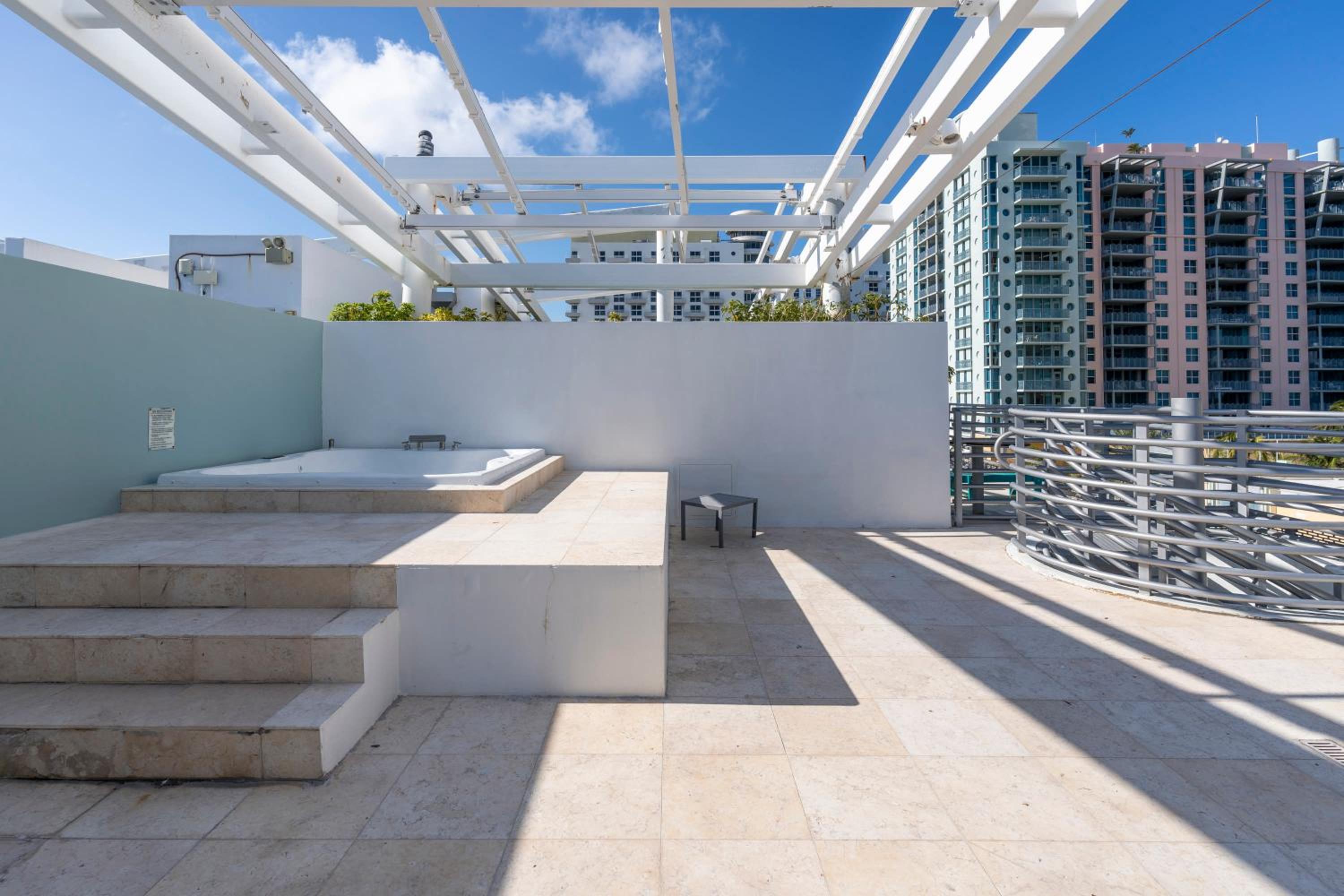 Chasing Waves - Penthouse with private Hot tub view 3