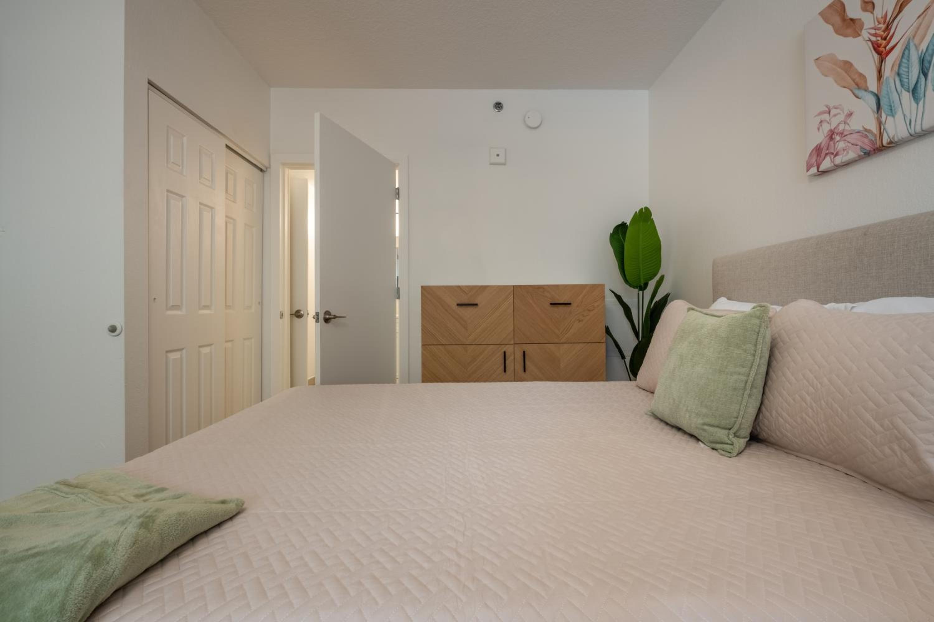 Pool view apartment near Epic Universe and Universal Studios