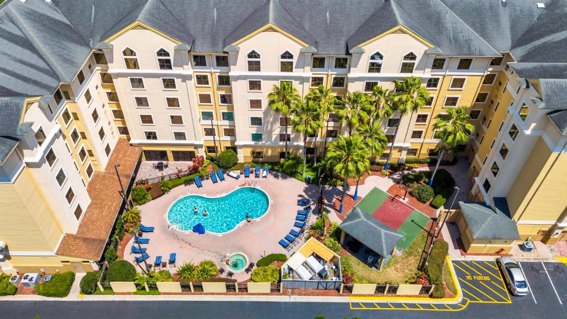 Pool view apartment near Epic Universe and Universal Studios
