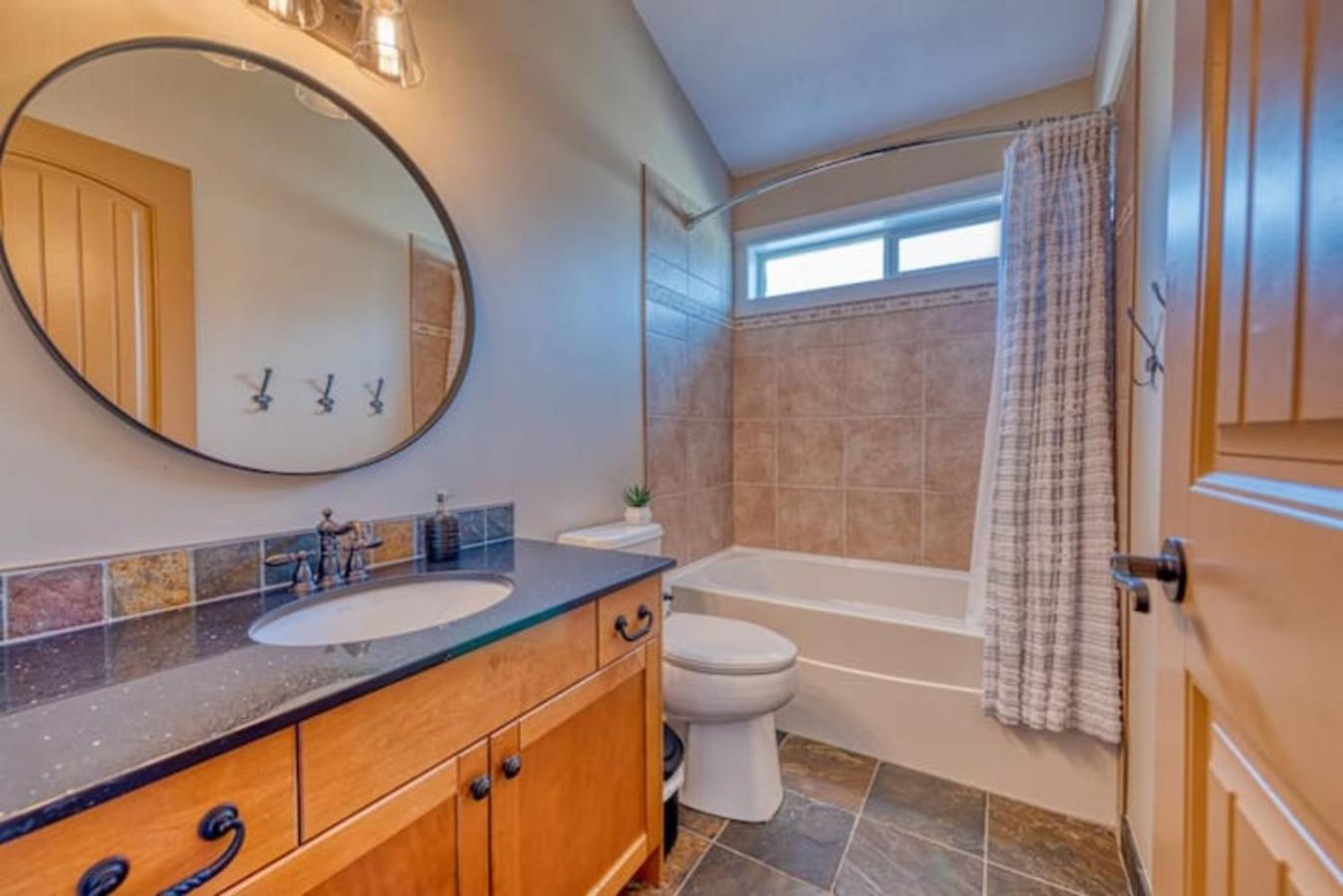 Kelowna Vacations - Exceptional Cozy Cottage with Incredible View! - Property Image 45