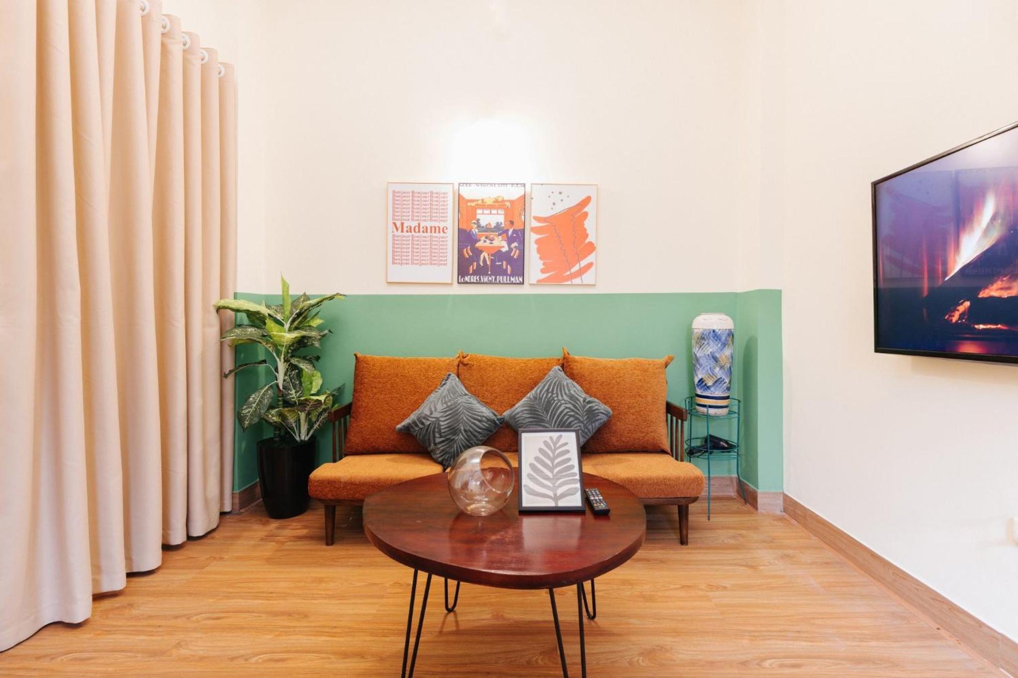 Old town, super spacious, good price, comfortable 43 phùng hưng street