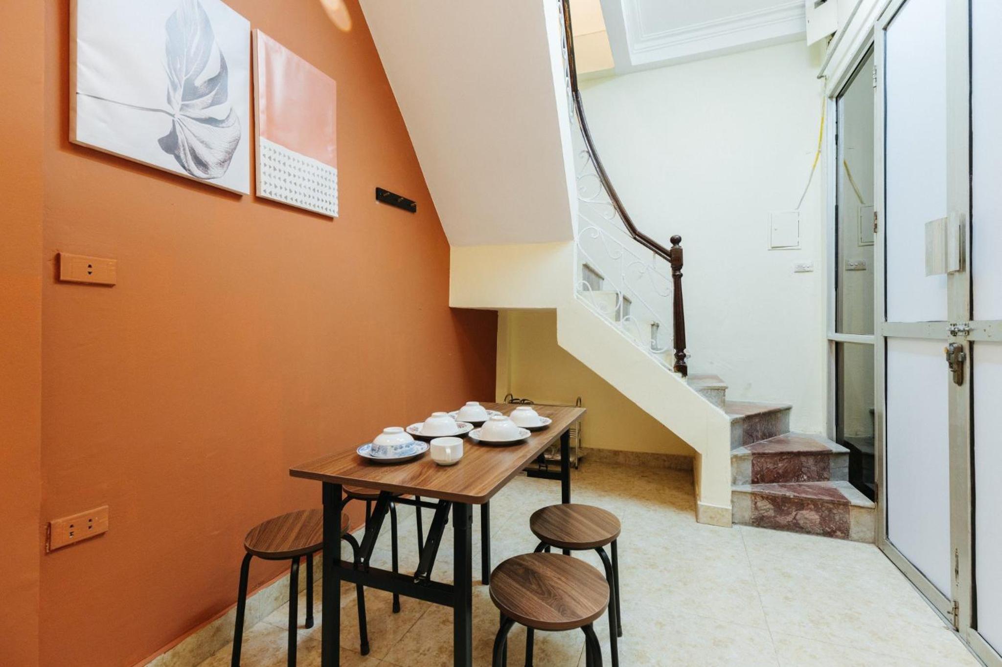 Old town, super spacious, good price, comfortable 43 phùng hưng street