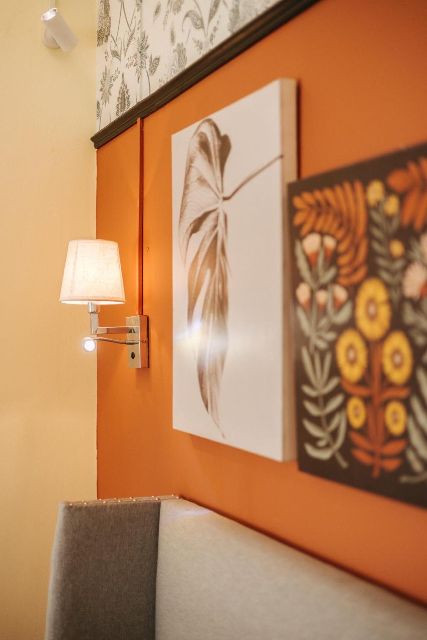 Old town, super spacious, good price, comfortable 43 phùng hưng street