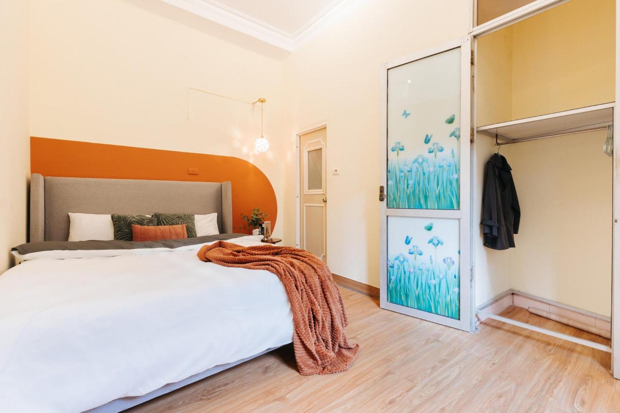 Old town, super spacious, good price, comfortable 43 phùng hưng street
