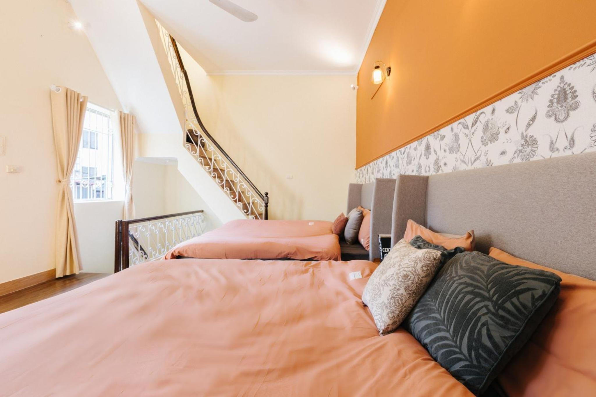 Old town, super spacious, good price, comfortable 43 phùng hưng street