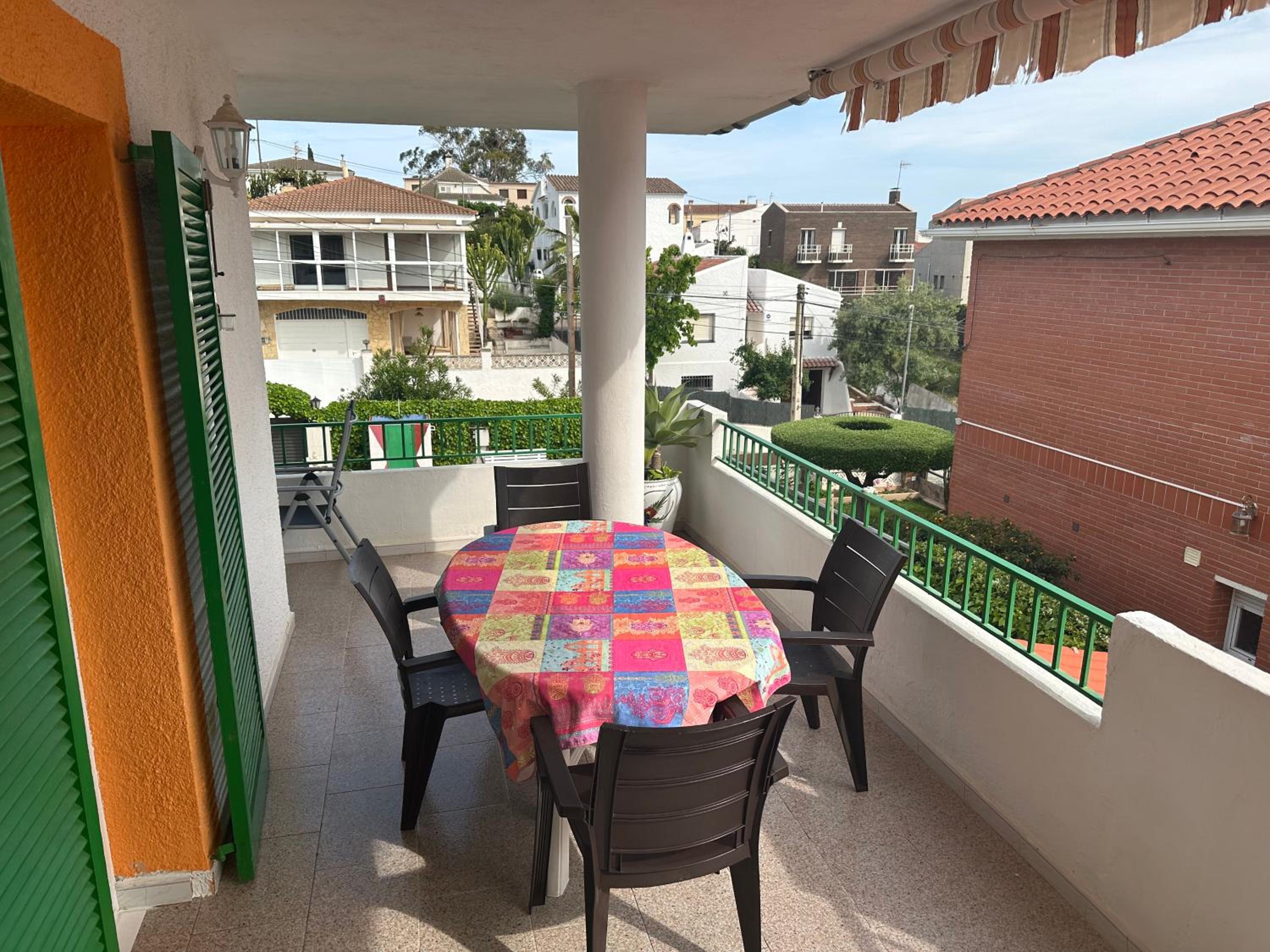 Piso superior tranquilo terraza y vistas A 45 min de Barcelona