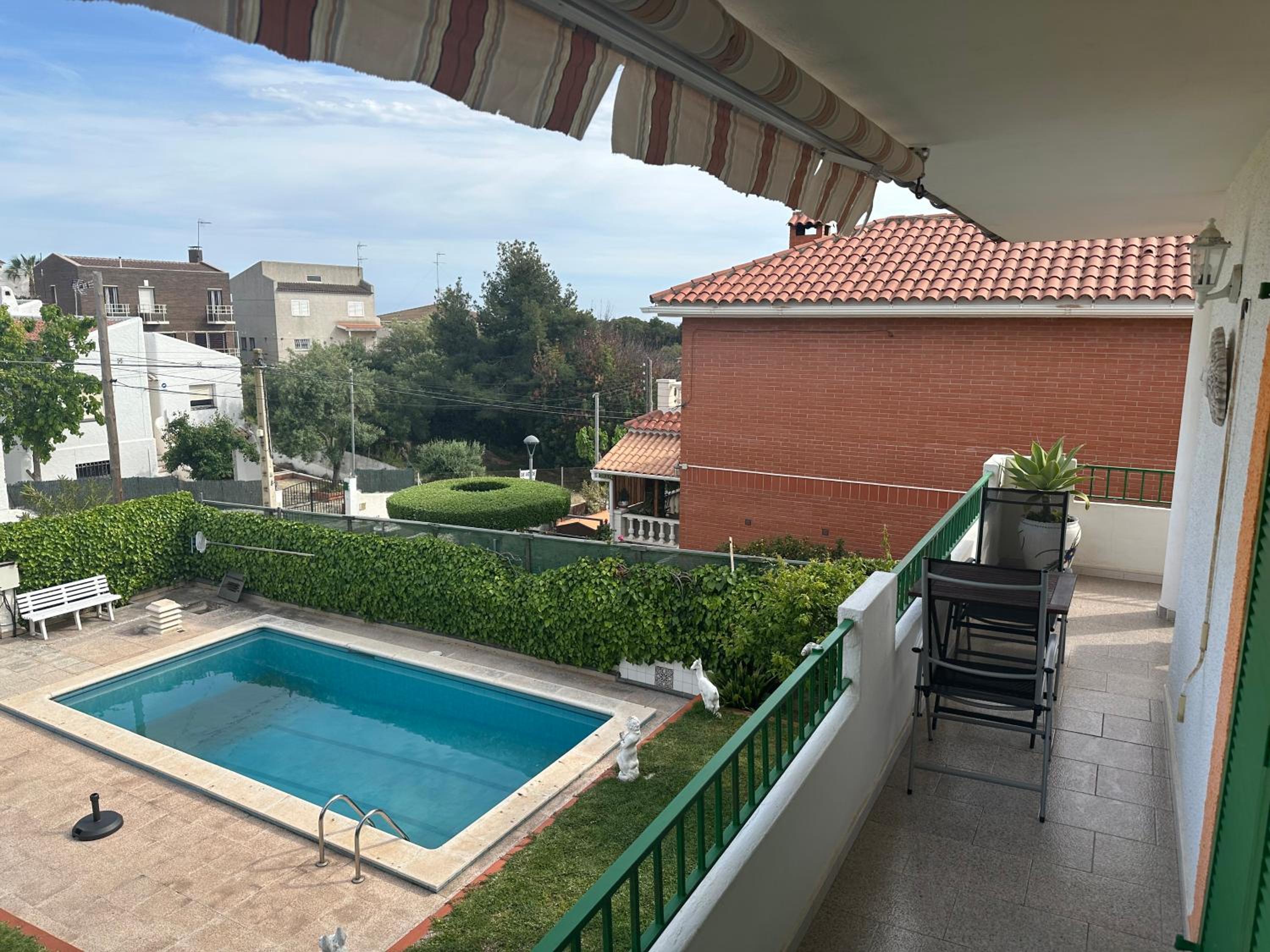 Piso superior tranquilo terraza y vistas A 45 min de Barcelona