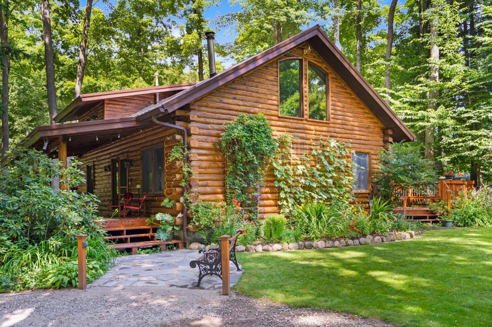 Beautiful Log Cabin Wooded Lake Access Interlochen Arts Academy view 4