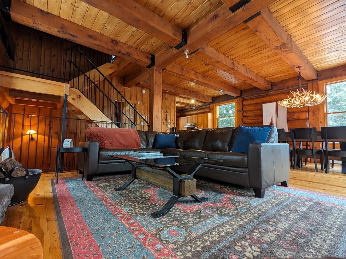 Cote Nord Tremblant Chalet Louie