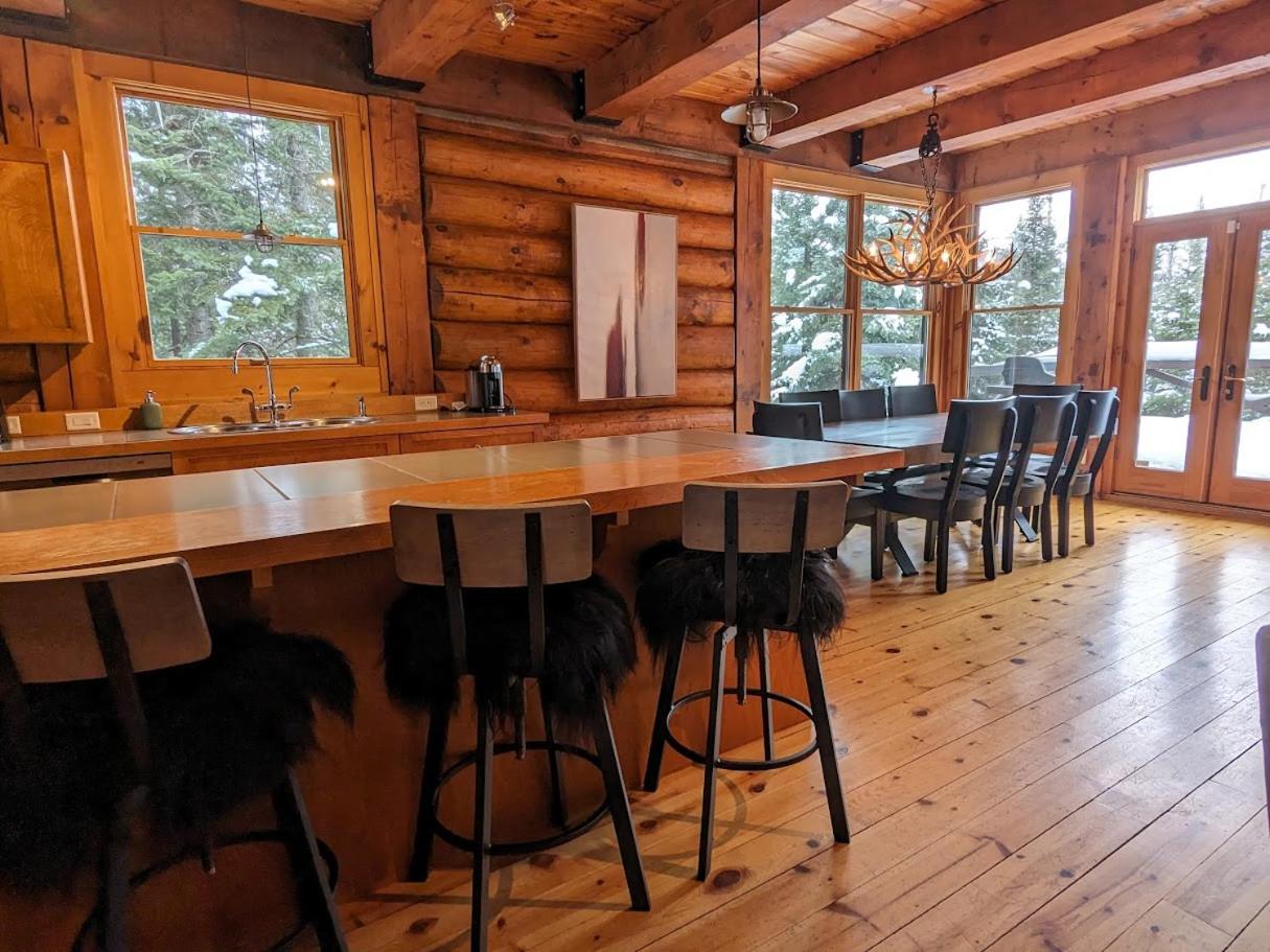 Cote Nord Tremblant Chalet Louie