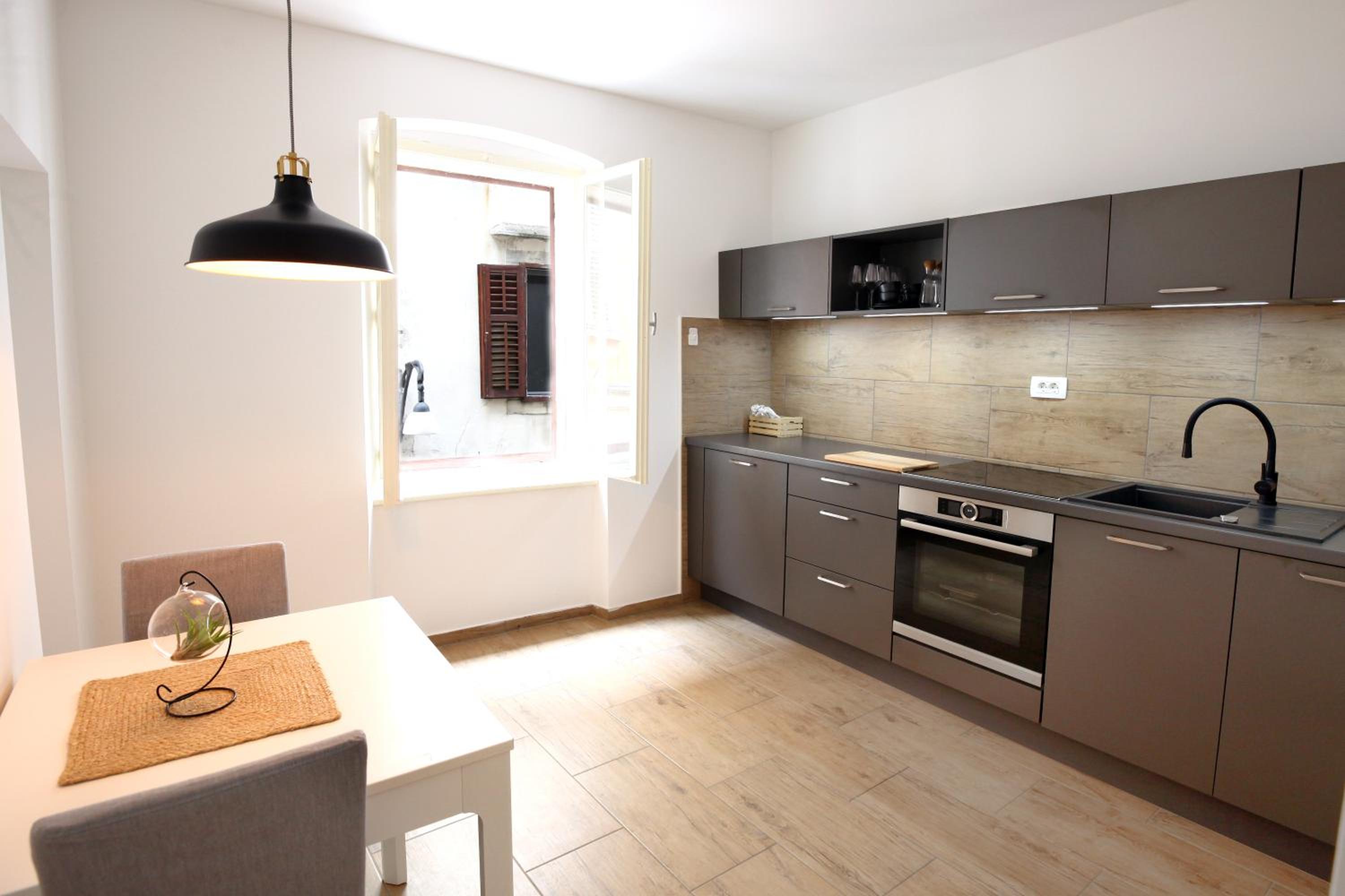 Moderna suita v centru mesta JAKAM - City Center Modern Suite JAKAM view 2