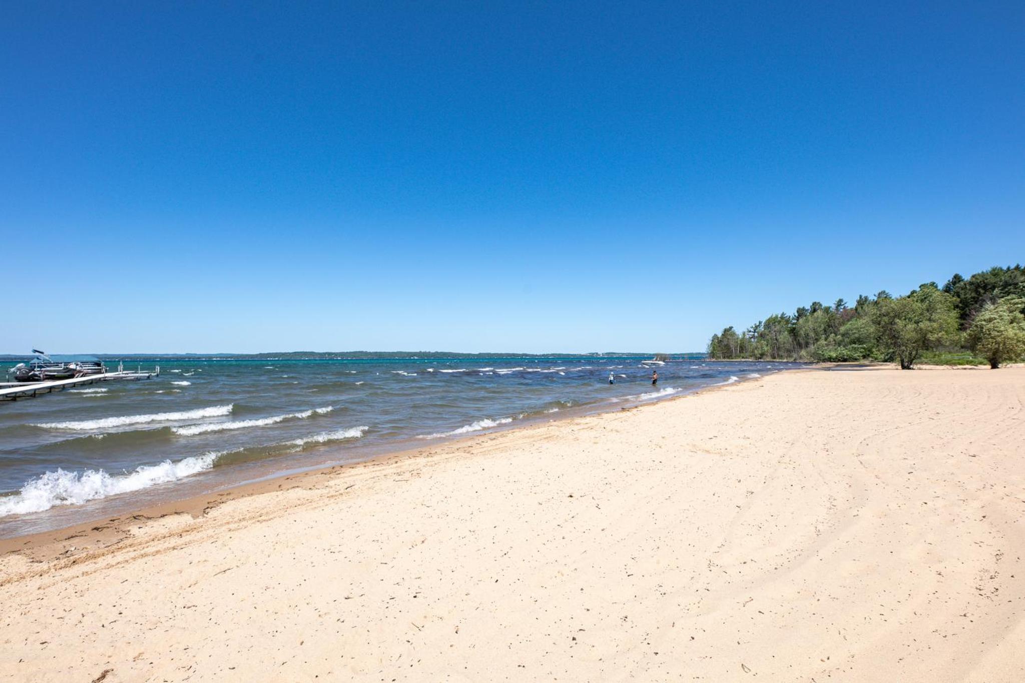 Cozy Beach Front Condo AC Beach Waterfront view 4