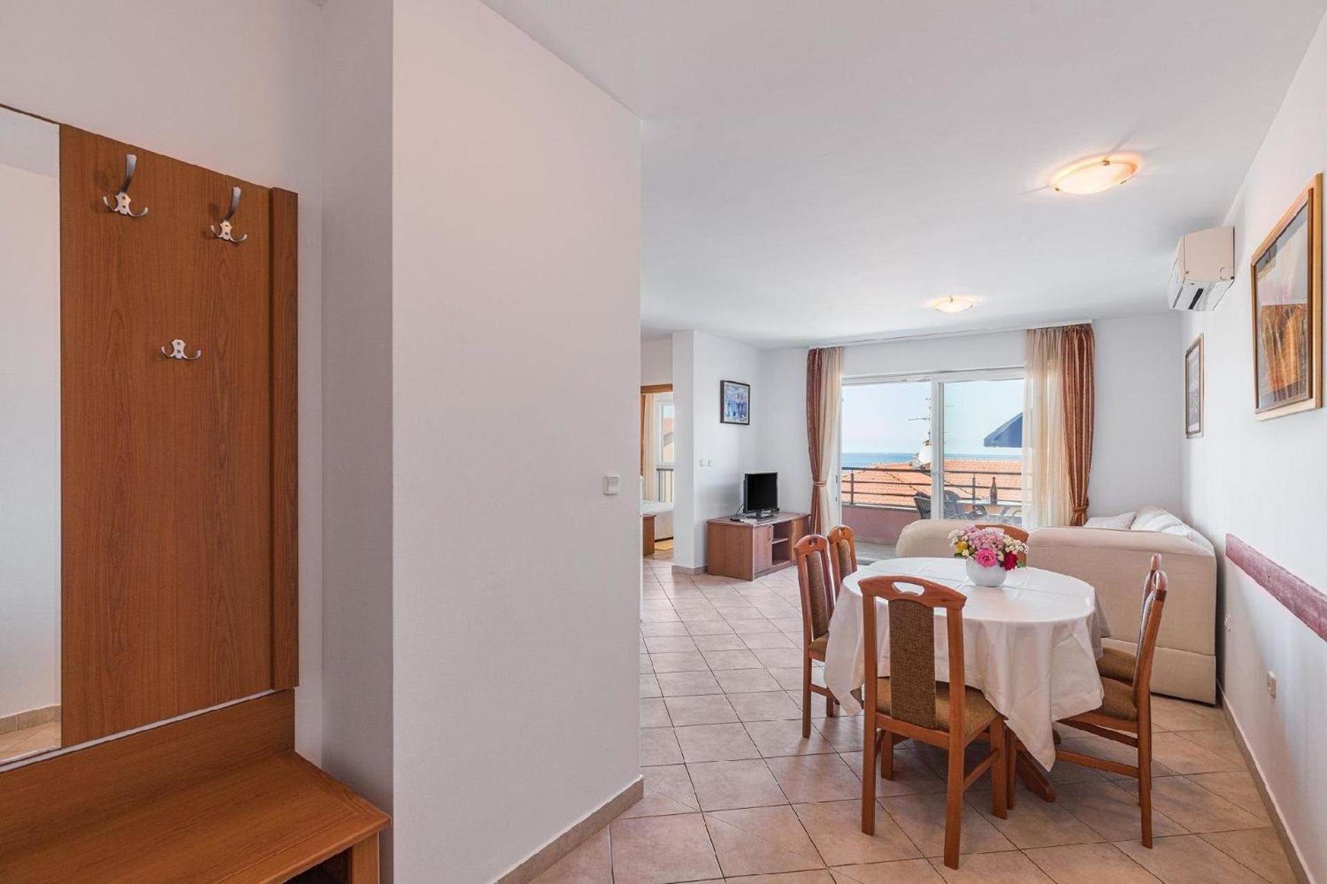 Strandnahe Ferienwohnung Mit Großem Garten