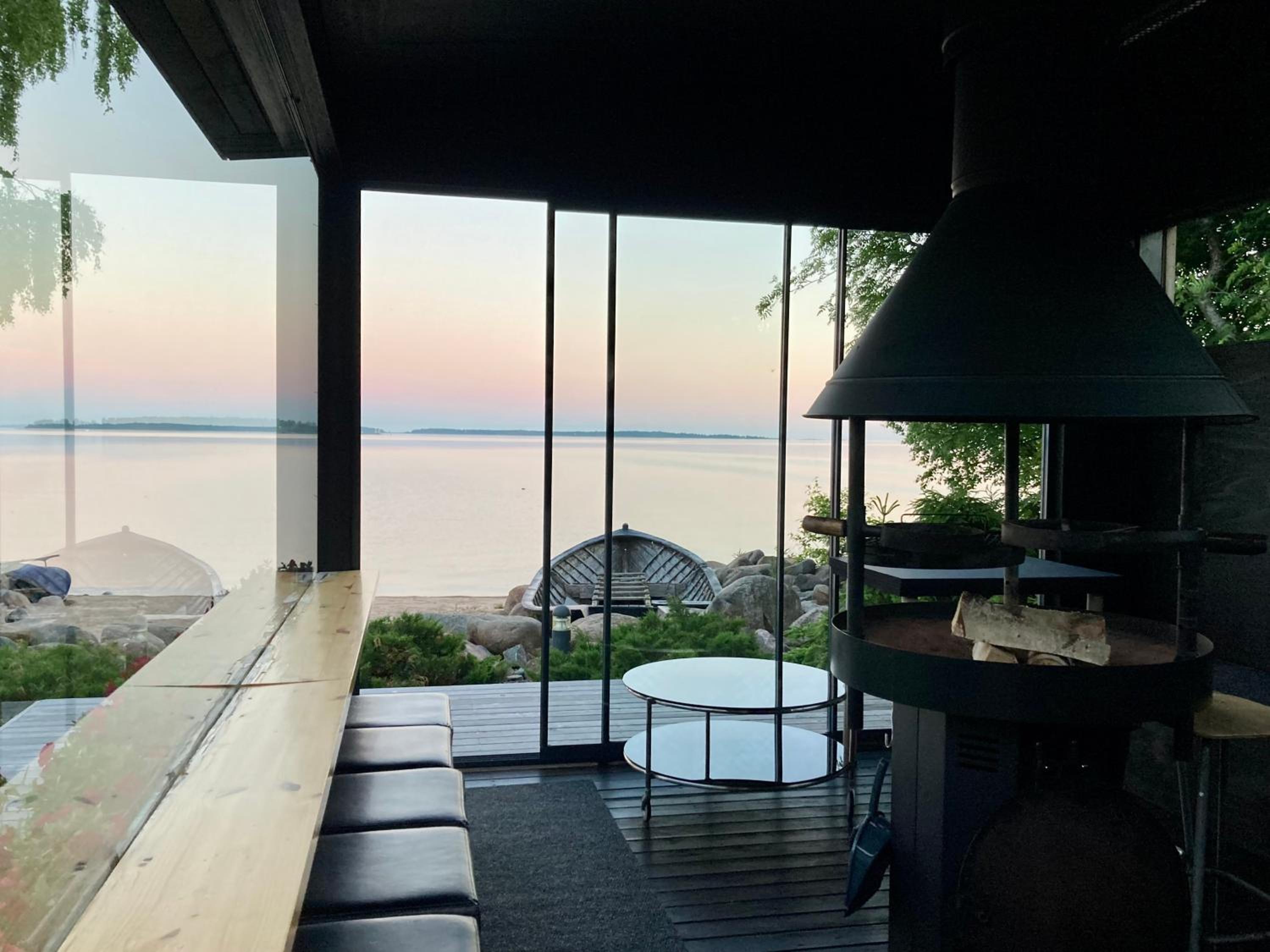 Villa Pihlajakari (Merenrantahuvila/By the sea)