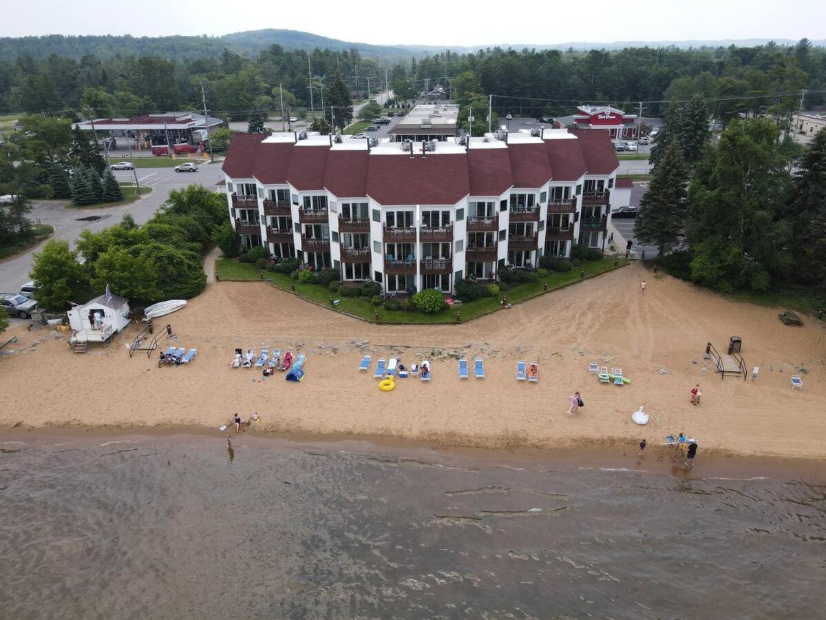 Incredible Beach Condo AC Beach Pool Hot Tub Sunrise
