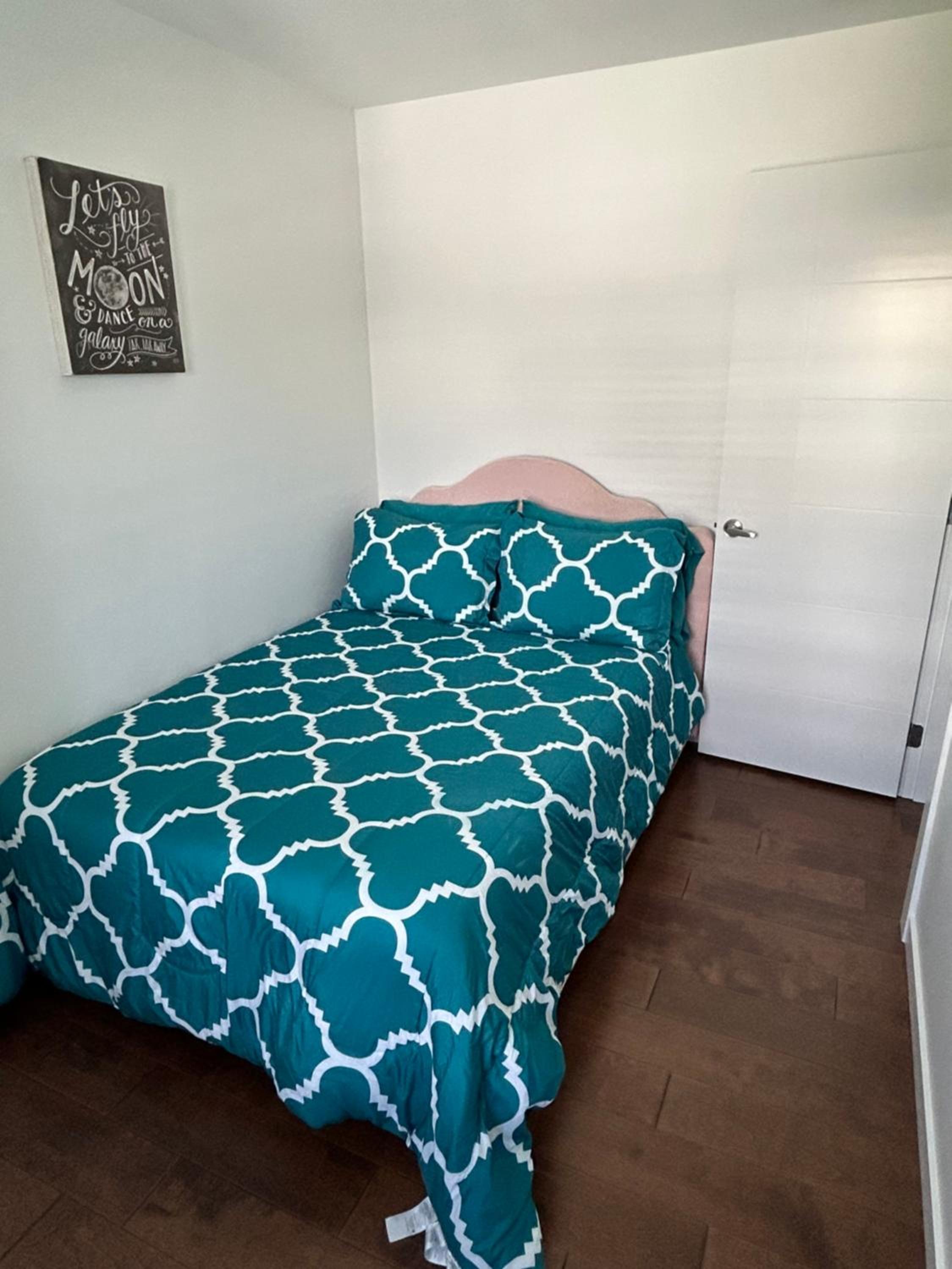 Lakefront wine trail Fully Licensed modern suite