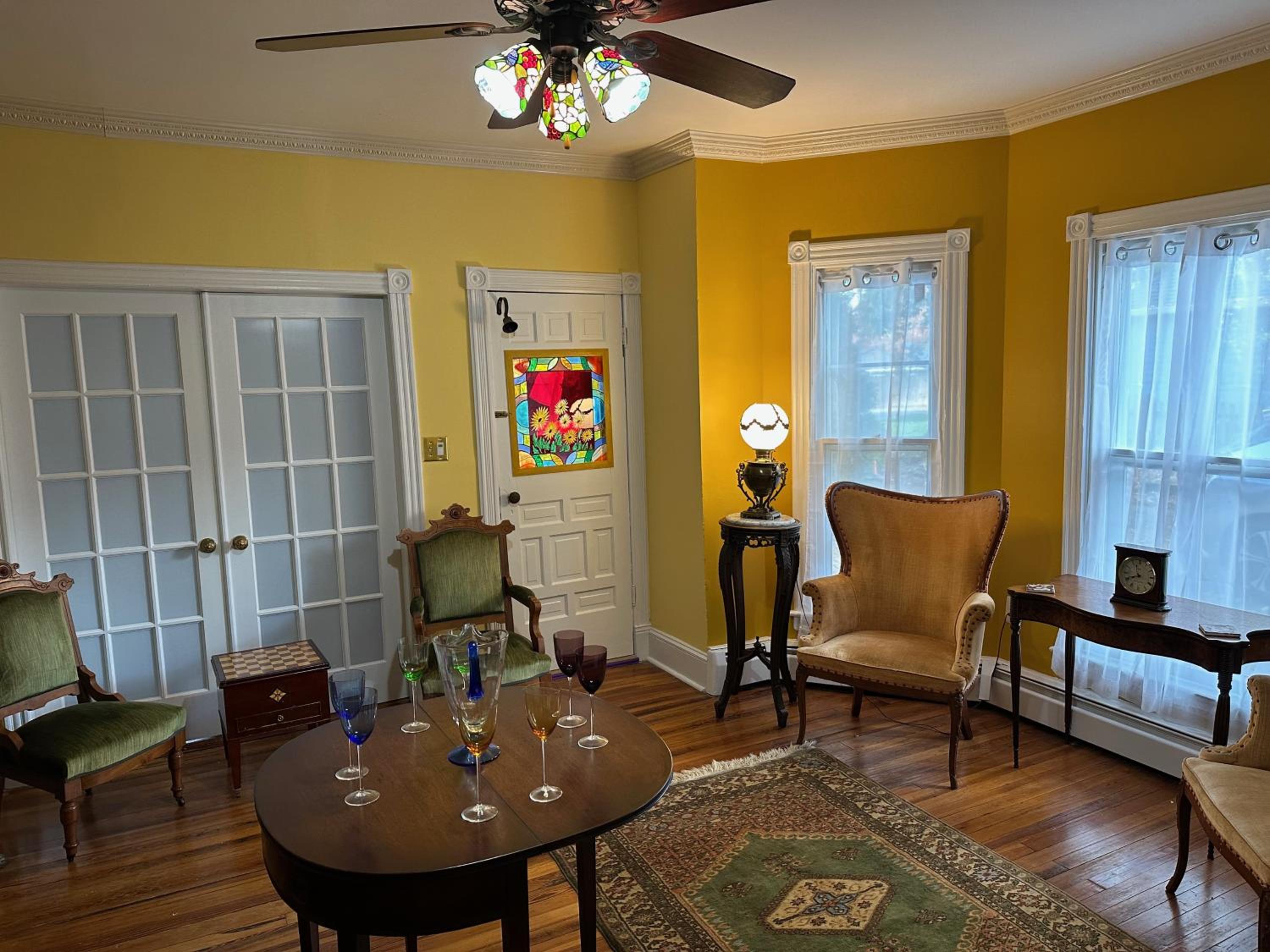 Inn on Fox Meadow - Spacious Victorian Inn view 2