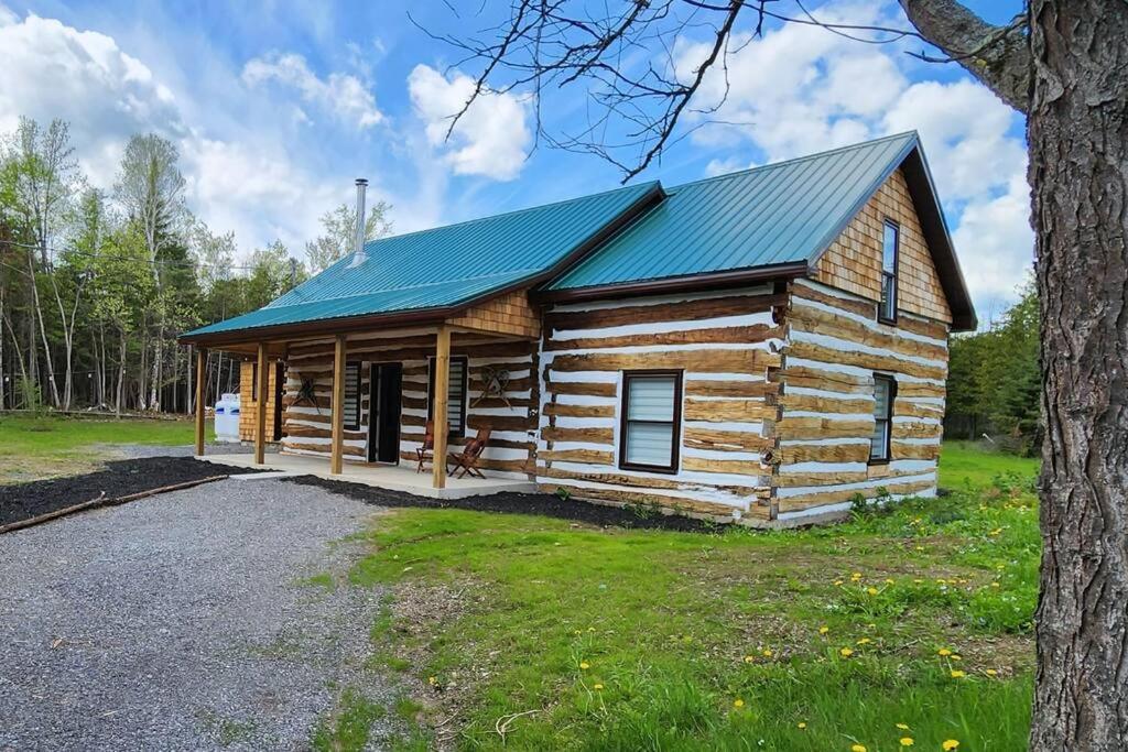 Cottontail Cabin with Hot Tub and wood fired Sauna