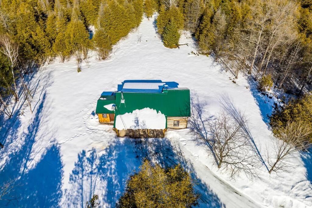 Cottontail Cabin with Hot Tub and wood fired Sauna