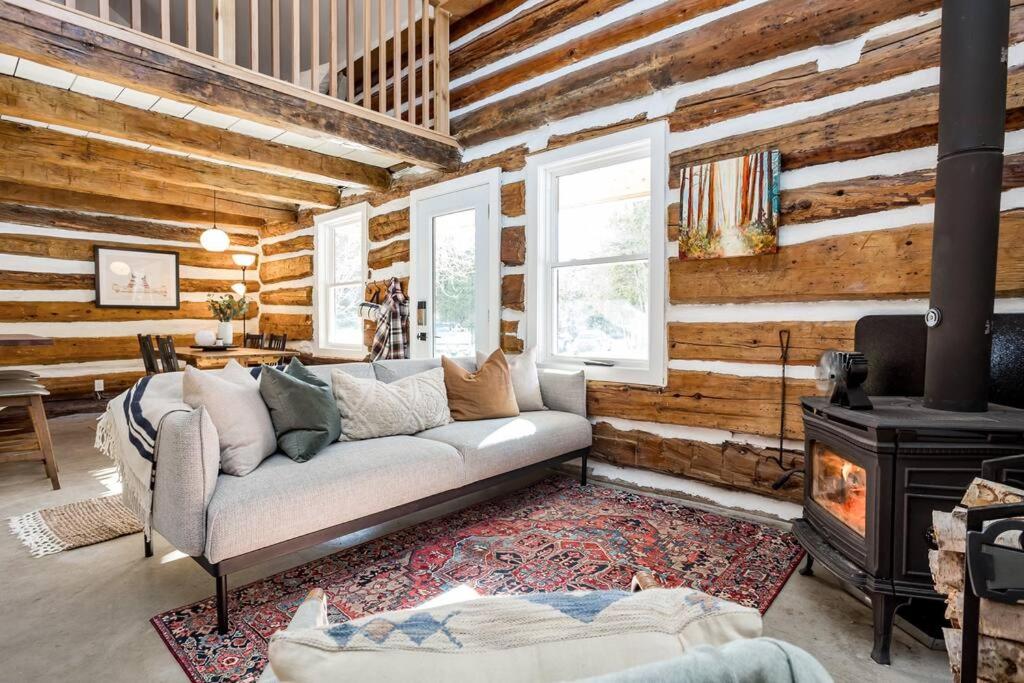 Cottontail Cabin with Hot Tub and wood fired Sauna
