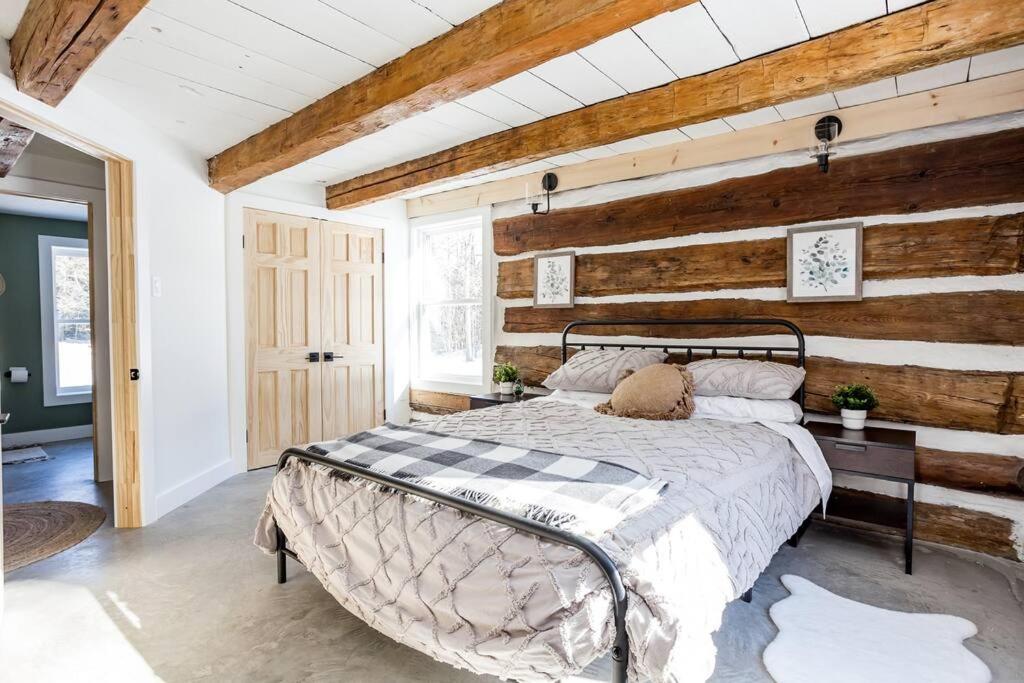 Cottontail Cabin with Hot Tub and wood fired Sauna