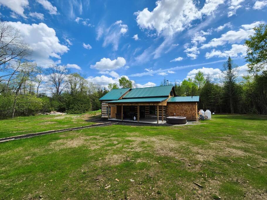 Cottontail Cabin with Hot Tub and wood fired Sauna