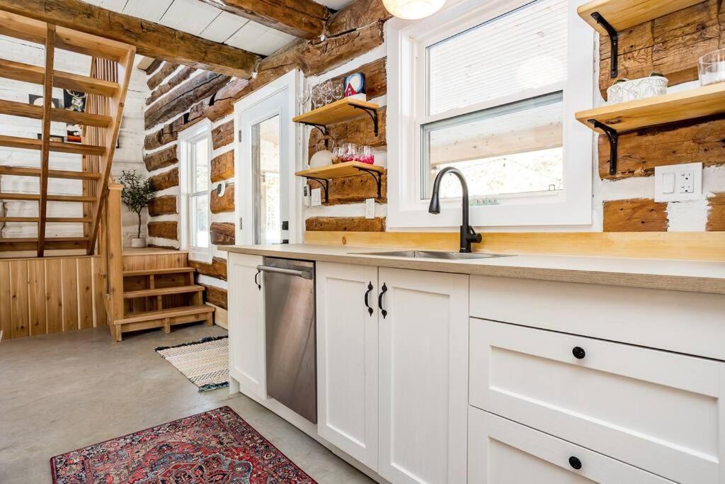 Cottontail Cabin with Hot Tub and wood fired Sauna