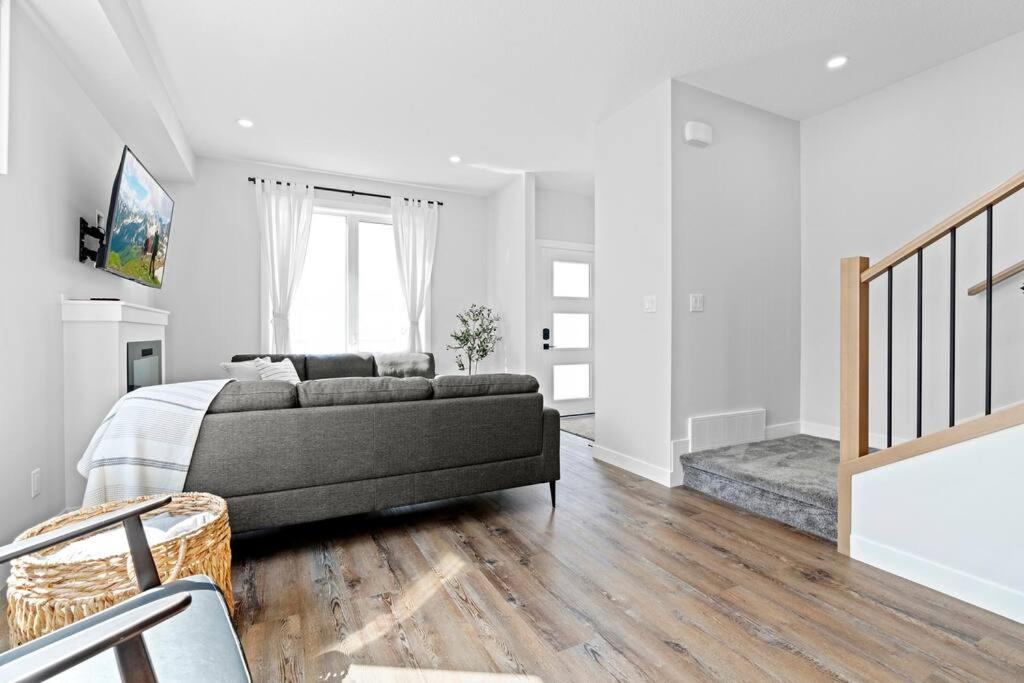 Modern Luxury Home - King Bed•Arcade•WEM•A/C