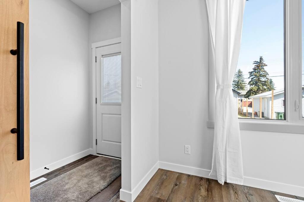 Modern Luxury Home - King Bed•Arcade•WEM•A/C