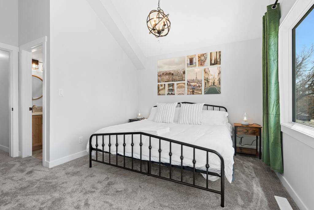 Modern Luxury Home - King Bed•Arcade•WEM•A/C