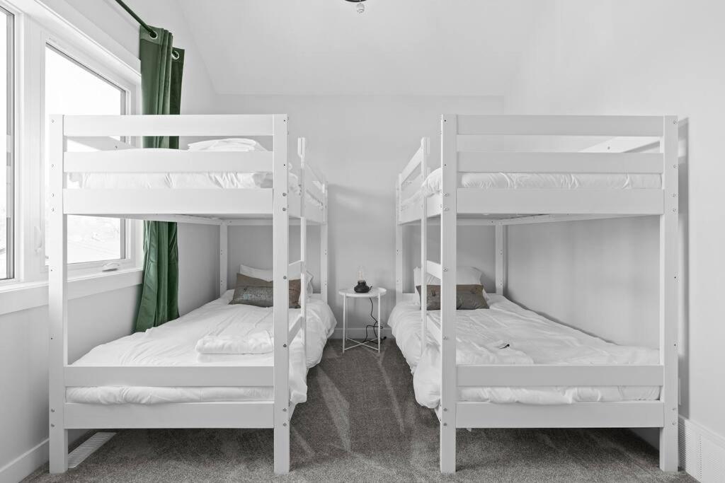 Modern Luxury Home - King Bed•Arcade•WEM•A/C