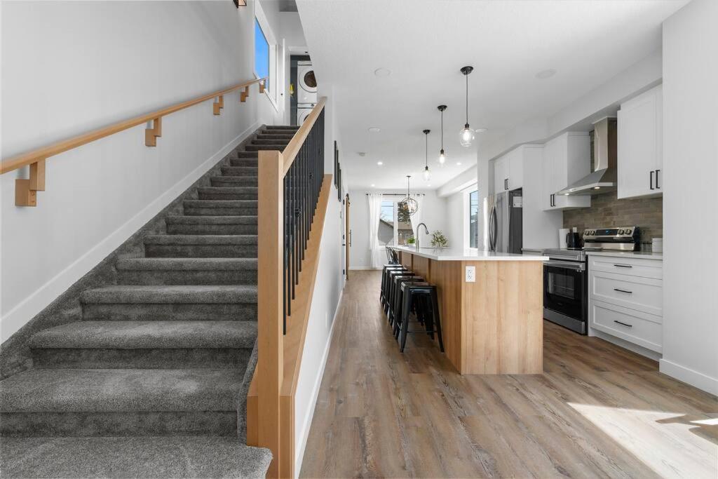Modern Luxury Home - King Bed•Arcade•WEM•A/C