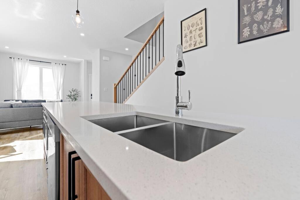 Modern Luxury Home - King Bed•Arcade•WEM•A/C