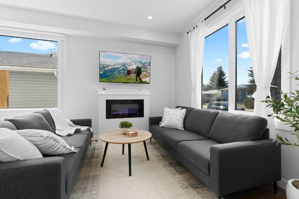 Modern Luxury Home - King Bed•Arcade•WEM•A/C
