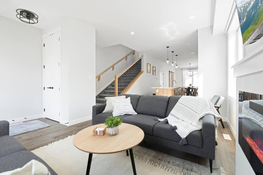 Modern Luxury Home - King Bed•Arcade•WEM•A/C