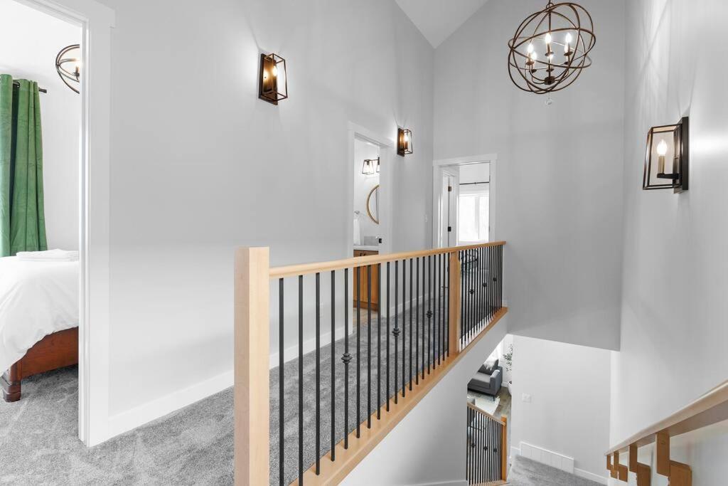 Modern Luxury Home - King Bed•Arcade•WEM•A/C