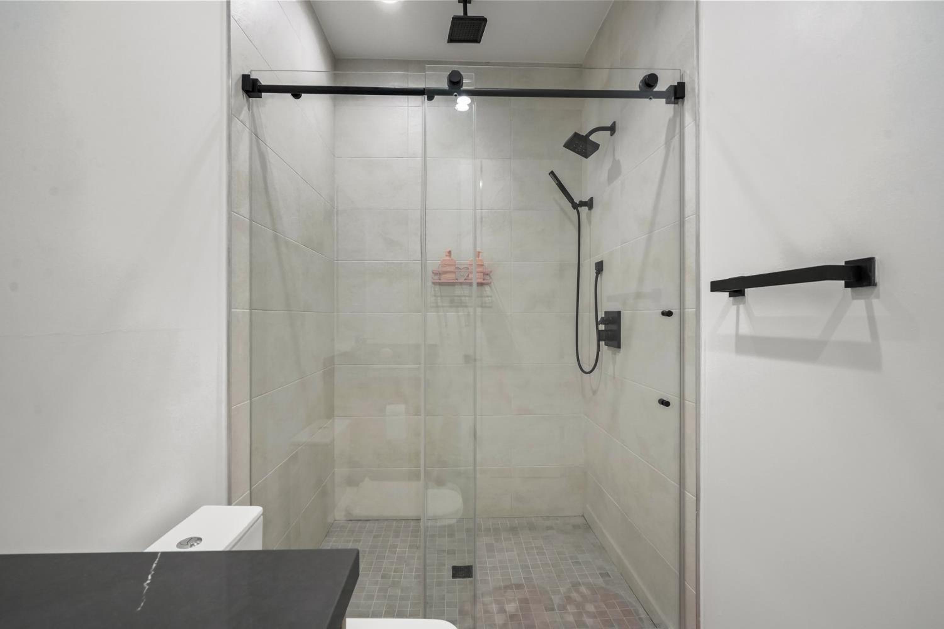 Scandinavian 2BR, 2Bath Townhome, Pet & Kid Friendly, Free Parking, 10min to Venice Beach!