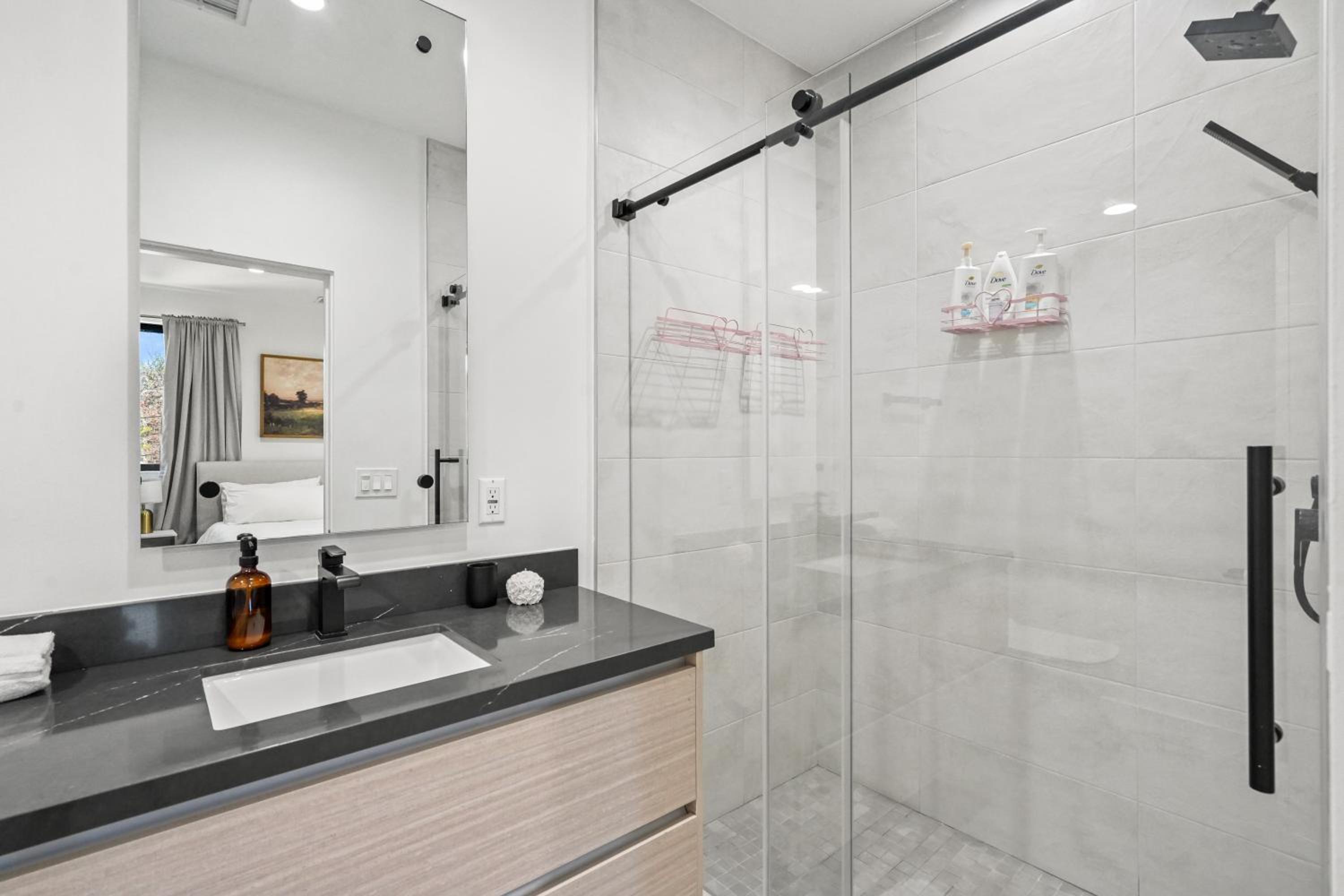 Scandinavian 2BR, 2Bath Townhome, Pet & Kid Friendly, Free Parking, 10min to Venice Beach!