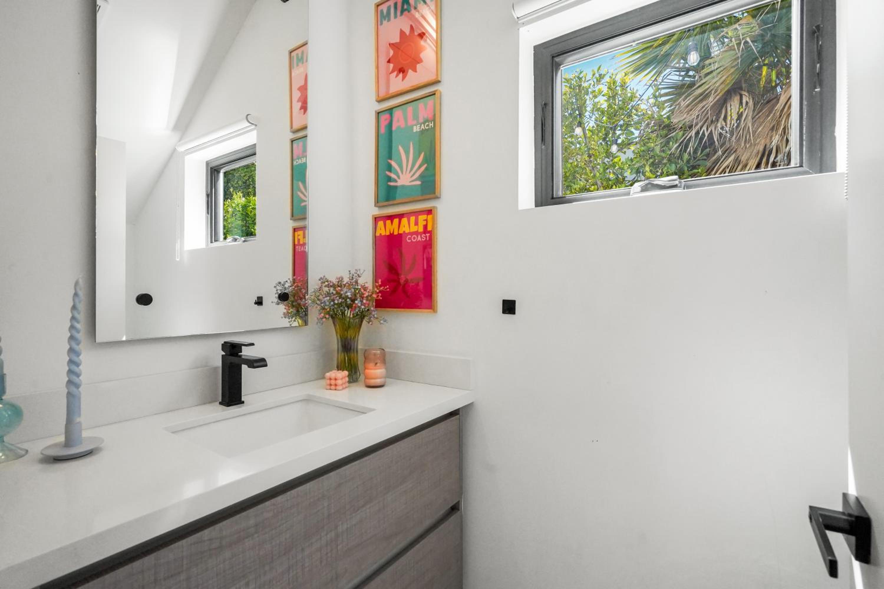 Scandinavian 2BR, 2Bath Townhome, Pet & Kid Friendly, Free Parking, 10min to Venice Beach!