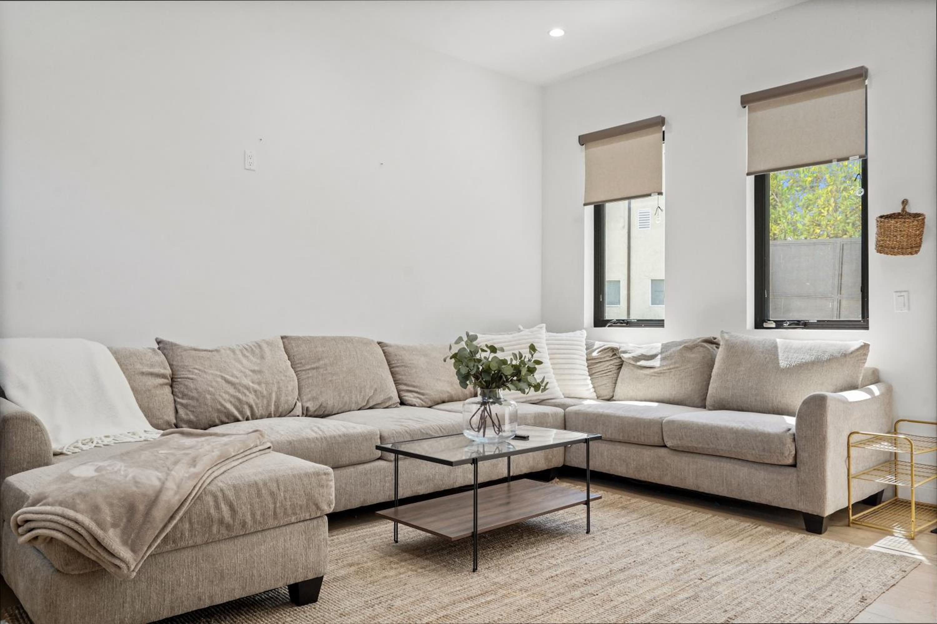 Scandinavian 2BR, 2Bath Townhome, Pet & Kid Friendly, Free Parking, 10min to Venice Beach!