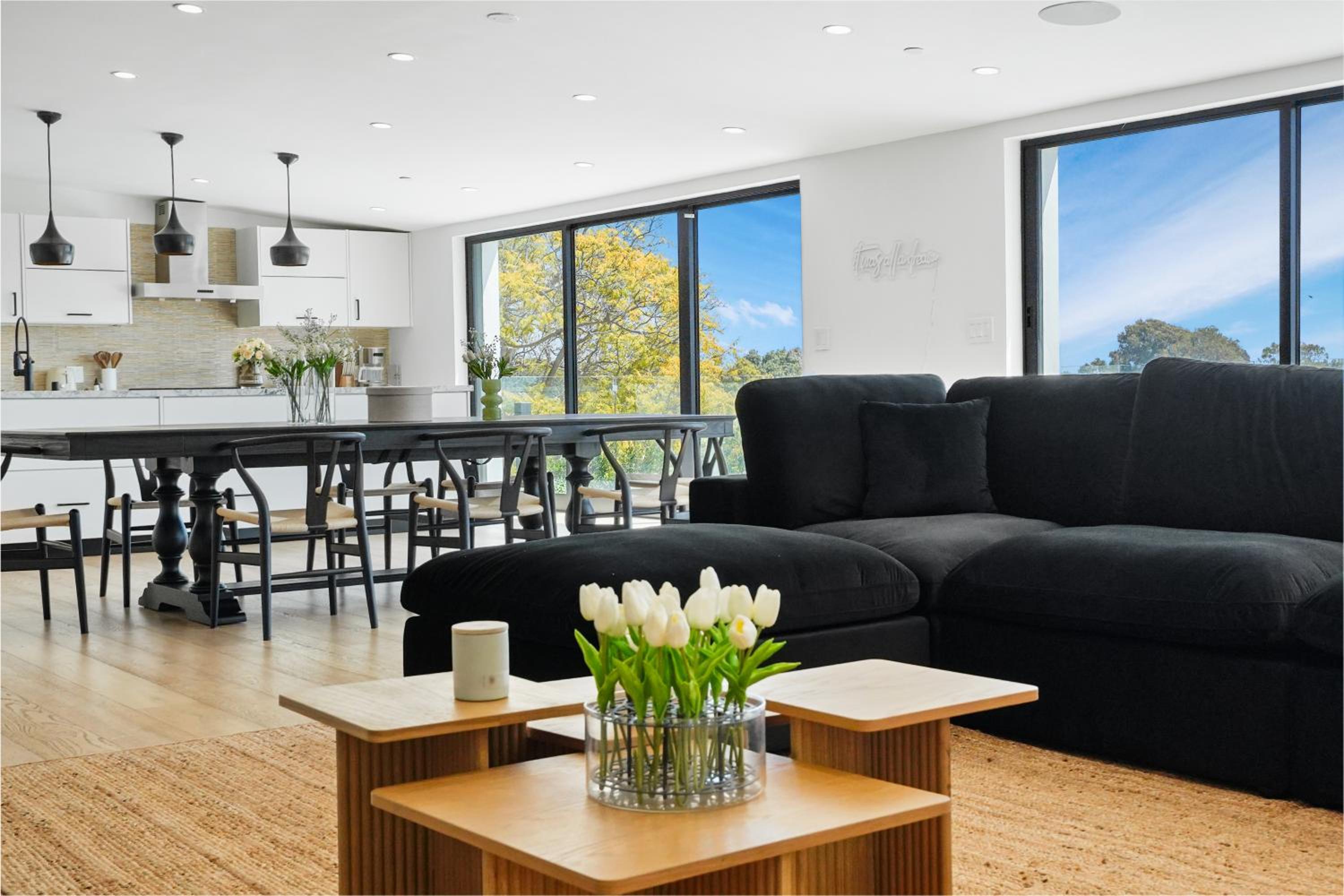 Stunning Modern 5BR Family Mansion, Panoramic views of Penmar Golf, Pet Friendly!