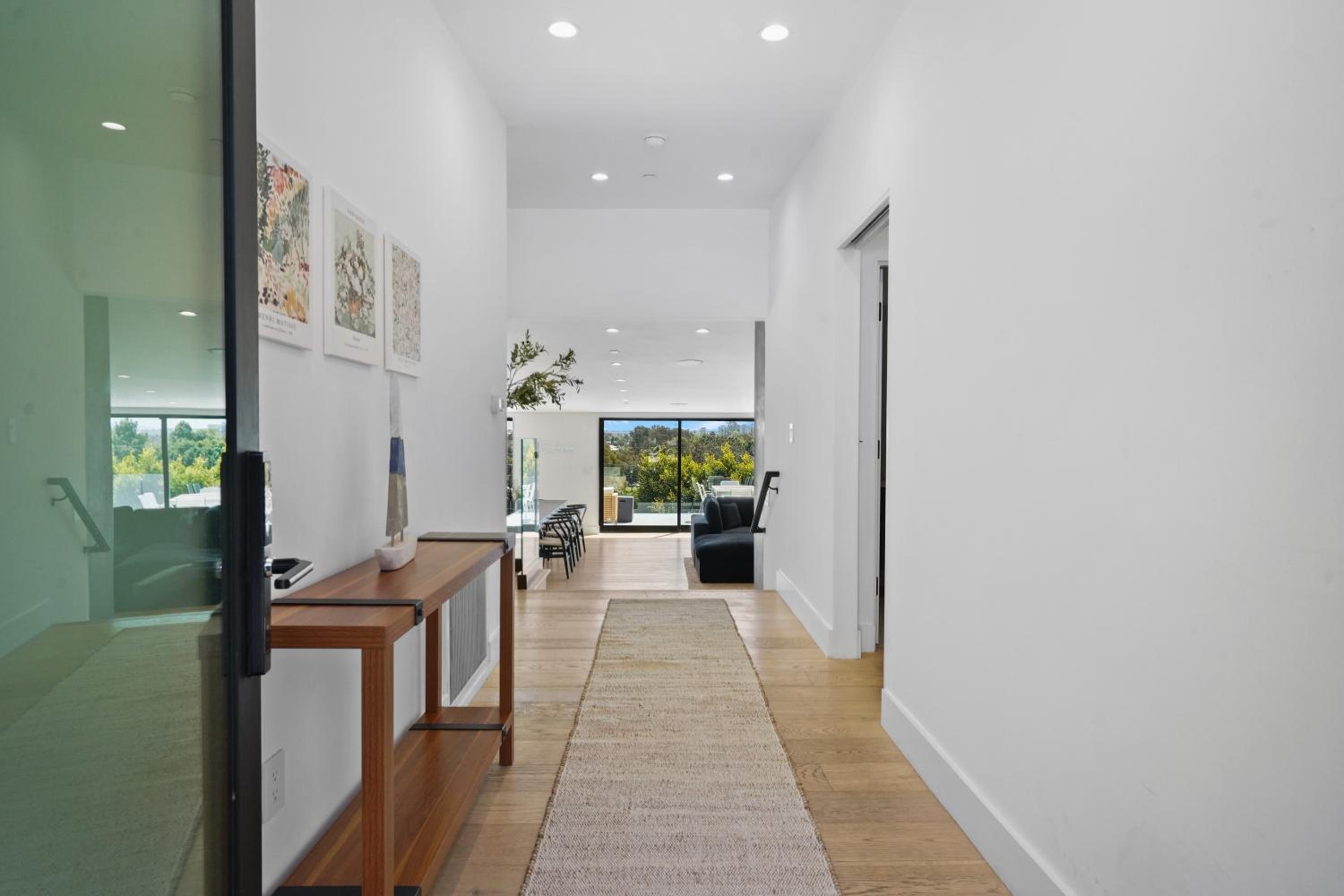 Stunning Modern 5BR Family Mansion, Panoramic views of Penmar Golf, Pet Friendly!