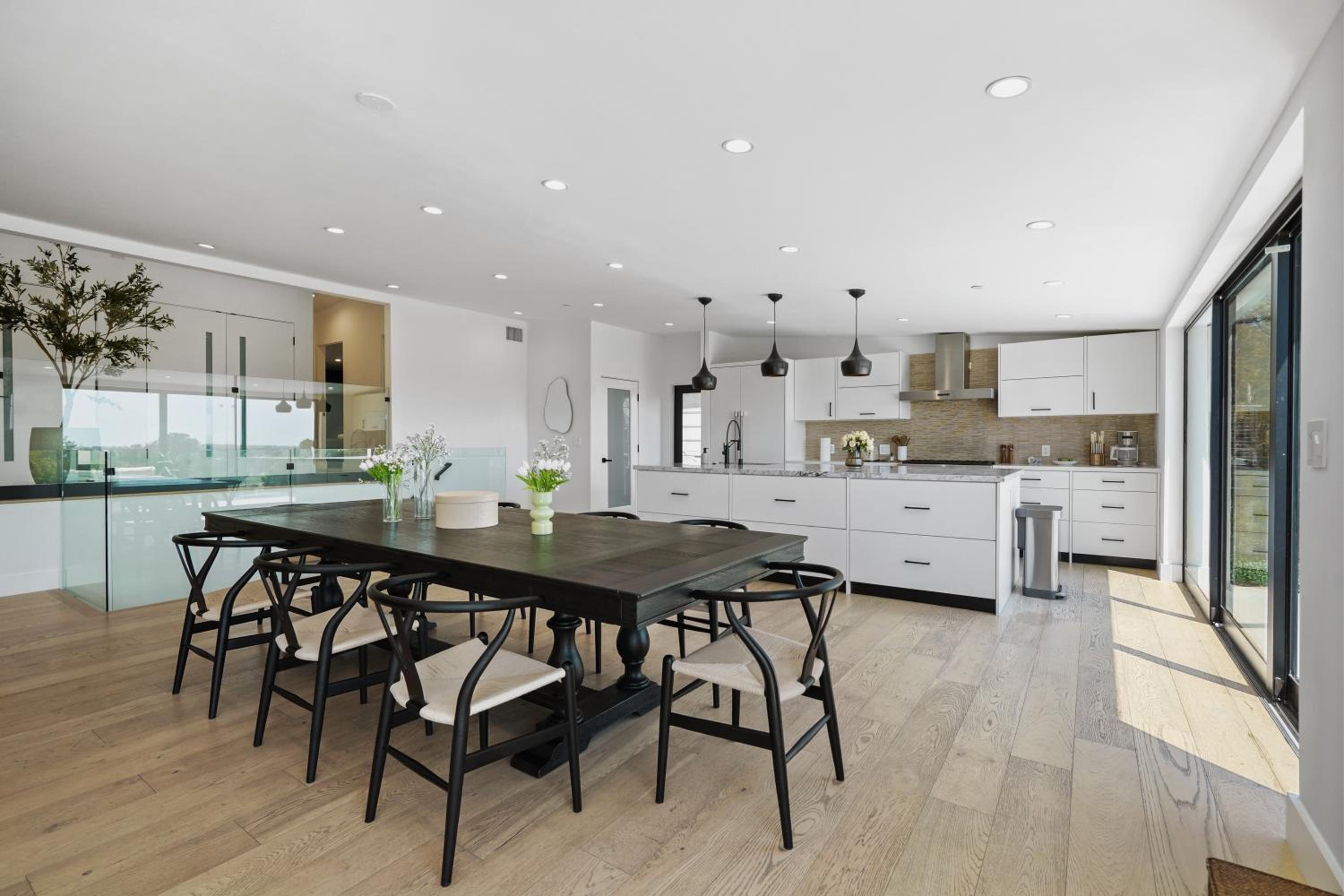 Stunning Modern 5BR Family Mansion, Panoramic views of Penmar Golf, Pet Friendly!