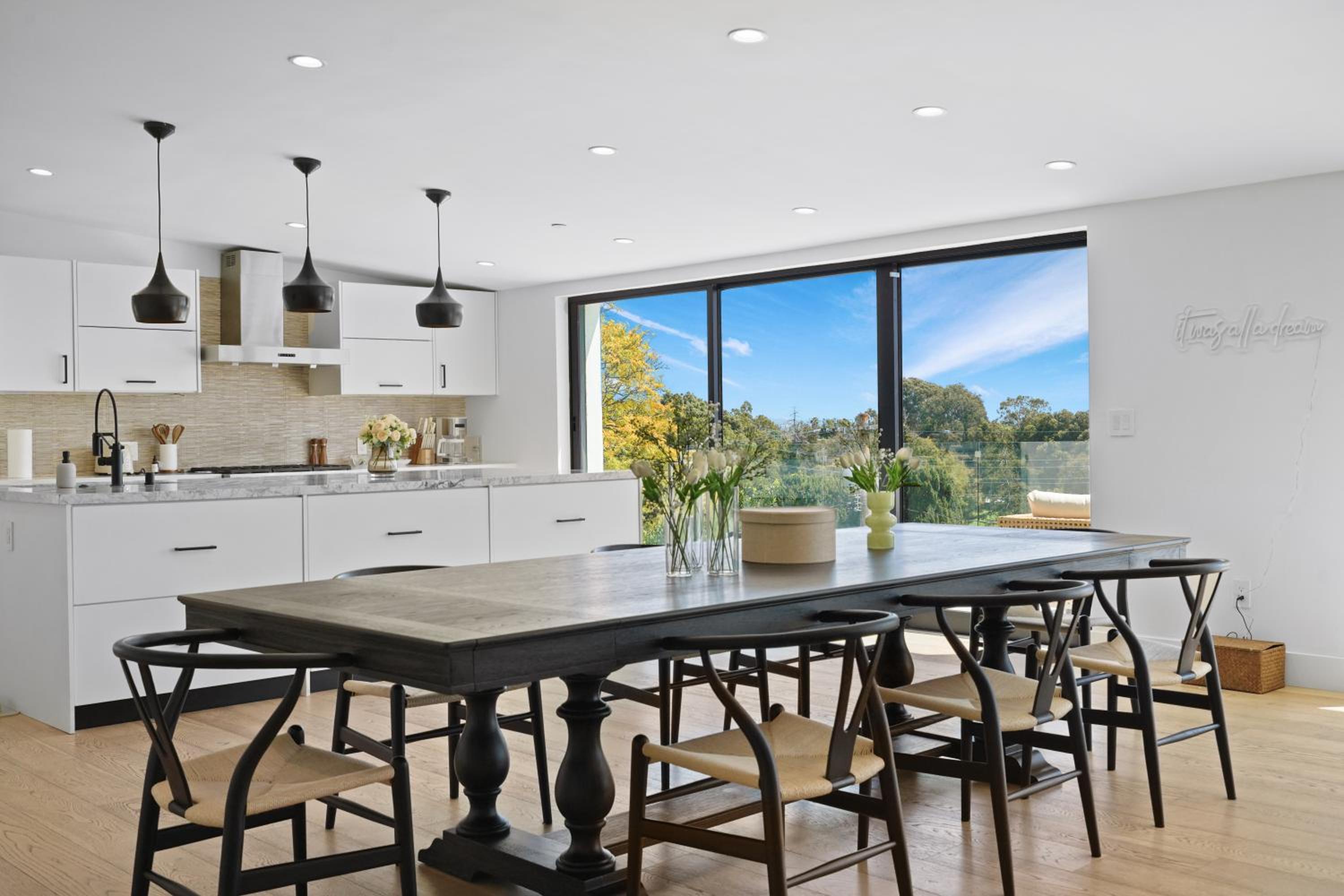 Stunning Modern 5BR Family Mansion, Panoramic views of Penmar Golf, Pet Friendly!