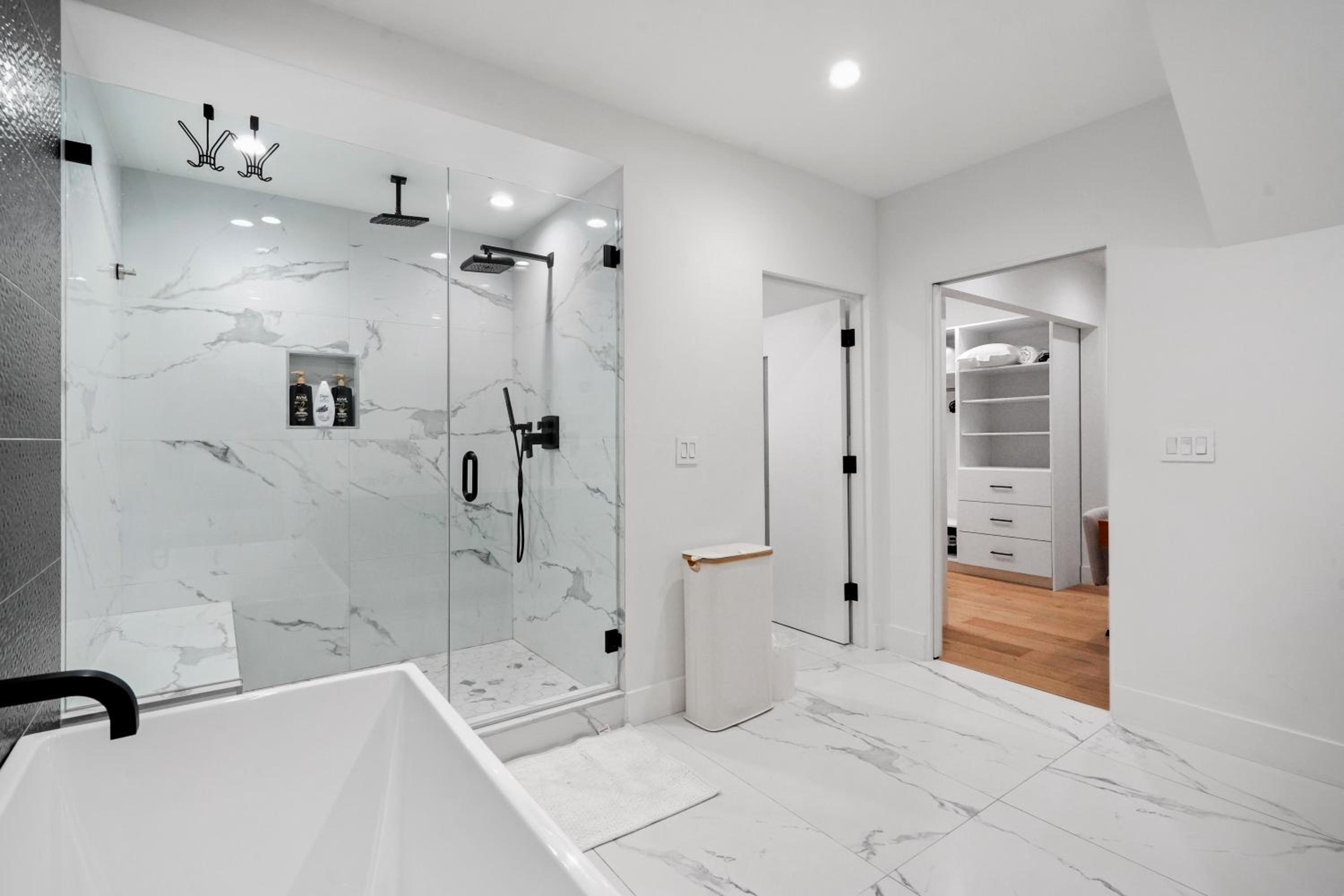 Stunning Modern 5BR Family Mansion, Panoramic views of Penmar Golf, Pet Friendly!