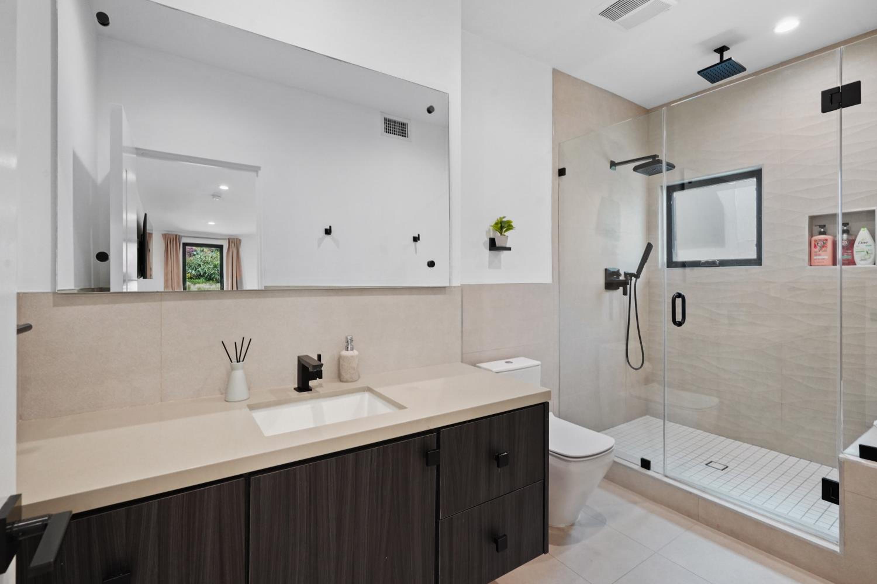 Stunning Modern 5BR Family Mansion, Panoramic views of Penmar Golf, Pet Friendly!